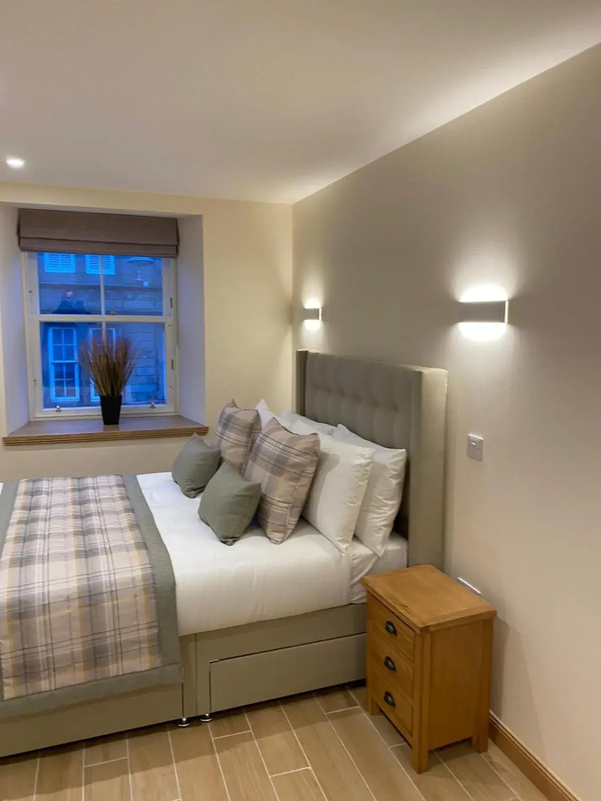 Bedroom, Seating Area in Waverley Inn Apartments