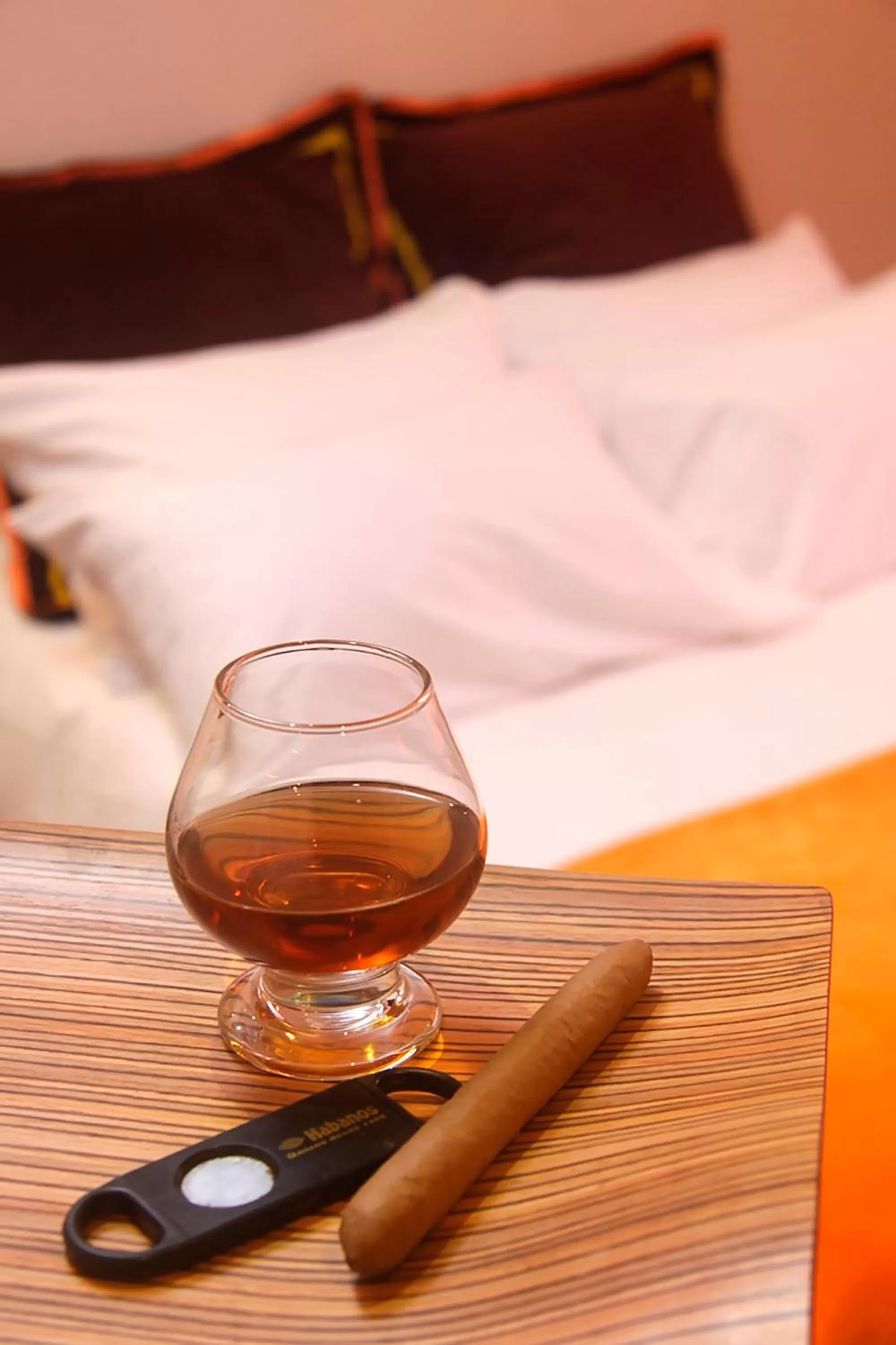 Photo of the whole room, Drinks in 6 Suites Hotel