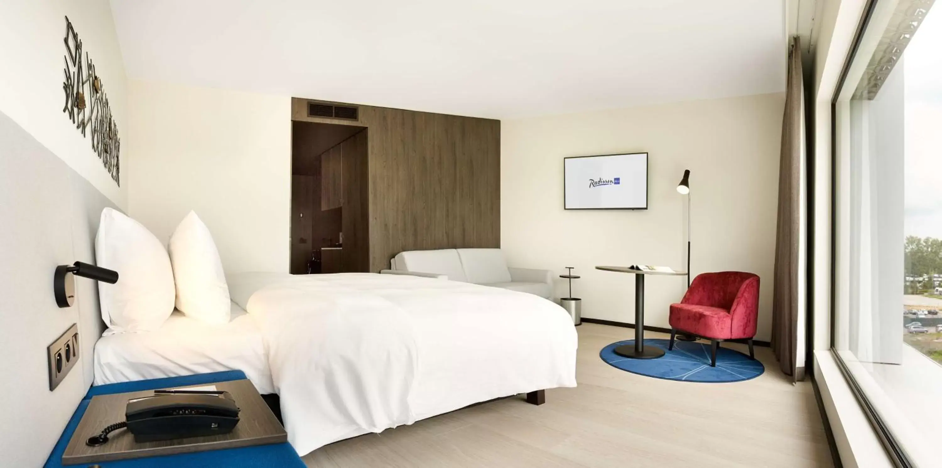 Photo of the whole room, Bed in Radisson Blu Hotel, Bruges