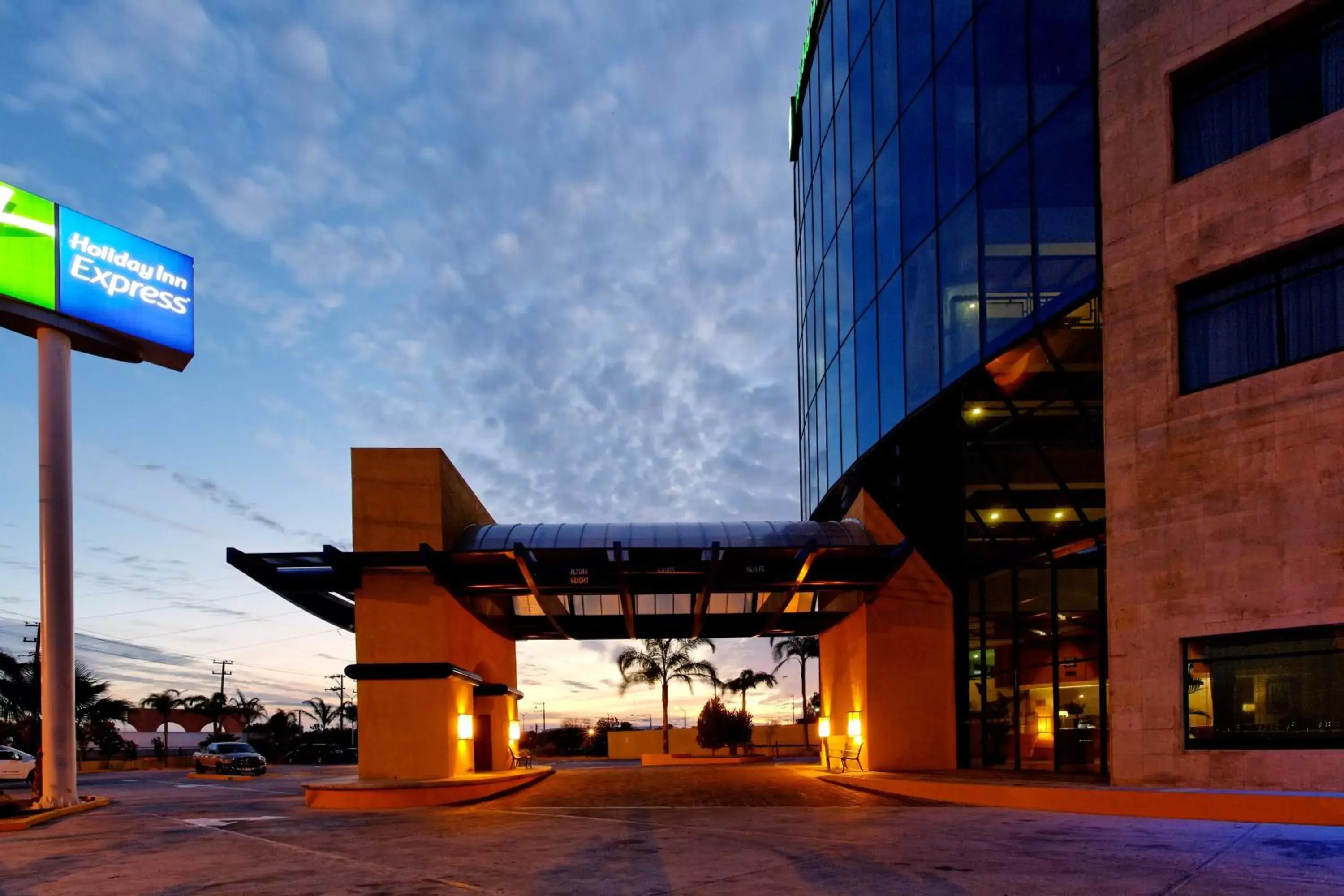 Property building in Holiday Inn Express Nuevo Laredo by IHG Property building in Holiday Inn Express Nuevo Laredo by IHG