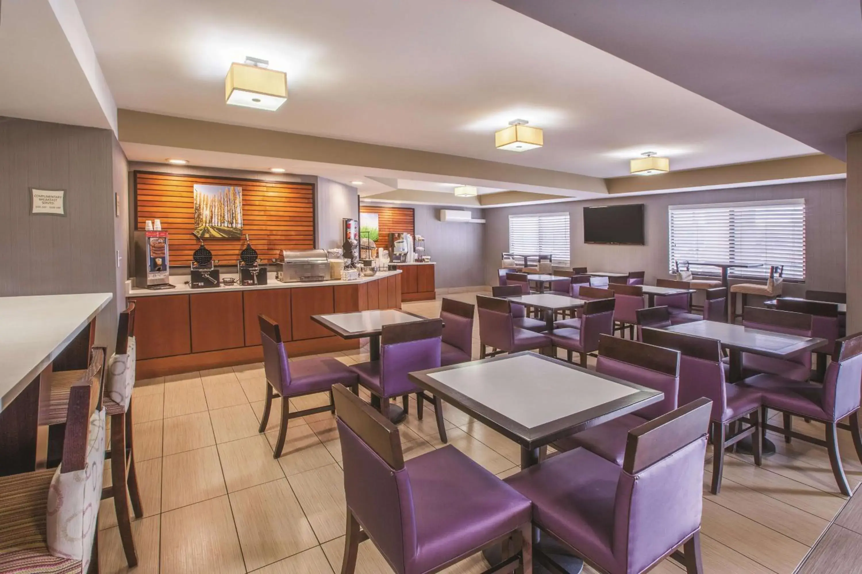 Restaurant/Places to Eat in La Quinta Inn & Suites by Wyndham Erie