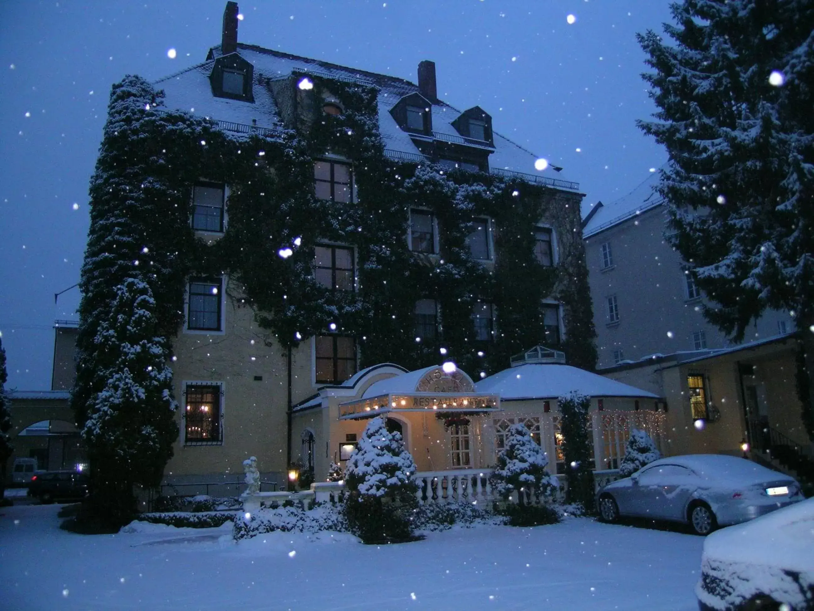 Facade/entrance, Winter in Hotel Fürstenhof