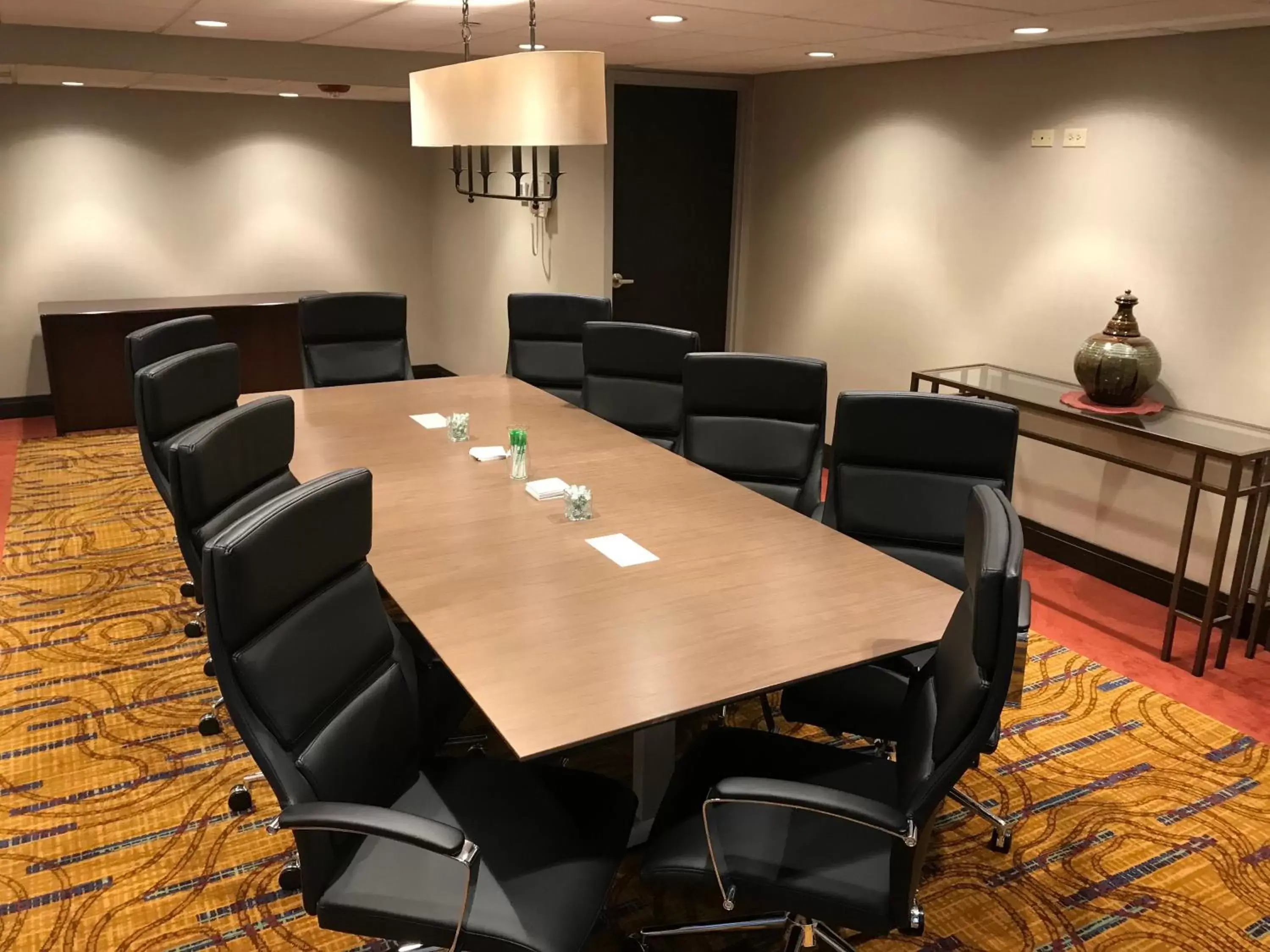 Meeting/conference room in Holiday Inn & Suites Chicago-Carol Stream Wheaton, an IHG Hotel