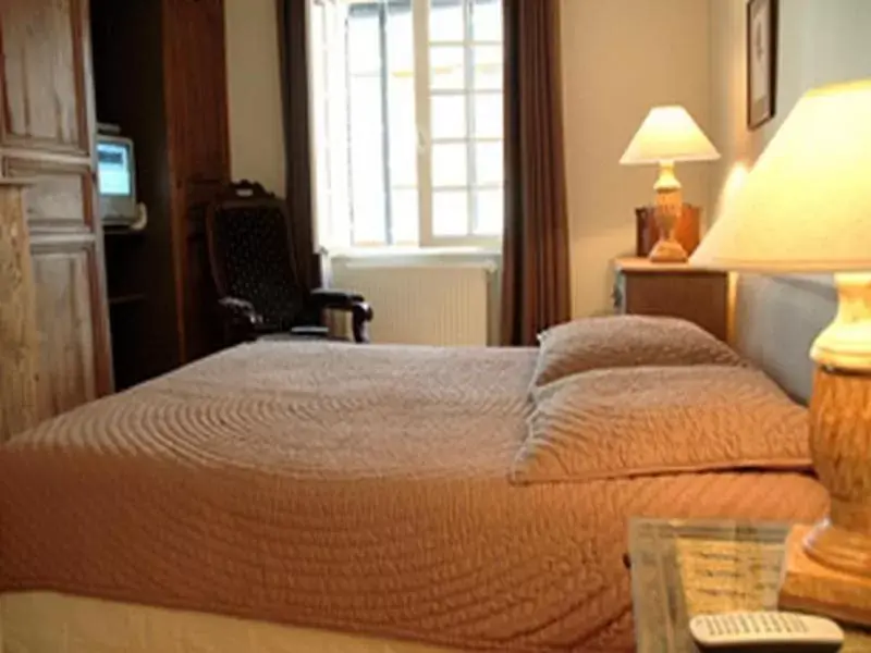 Photo of the whole room, Bed in Au Grey d'Honfleur