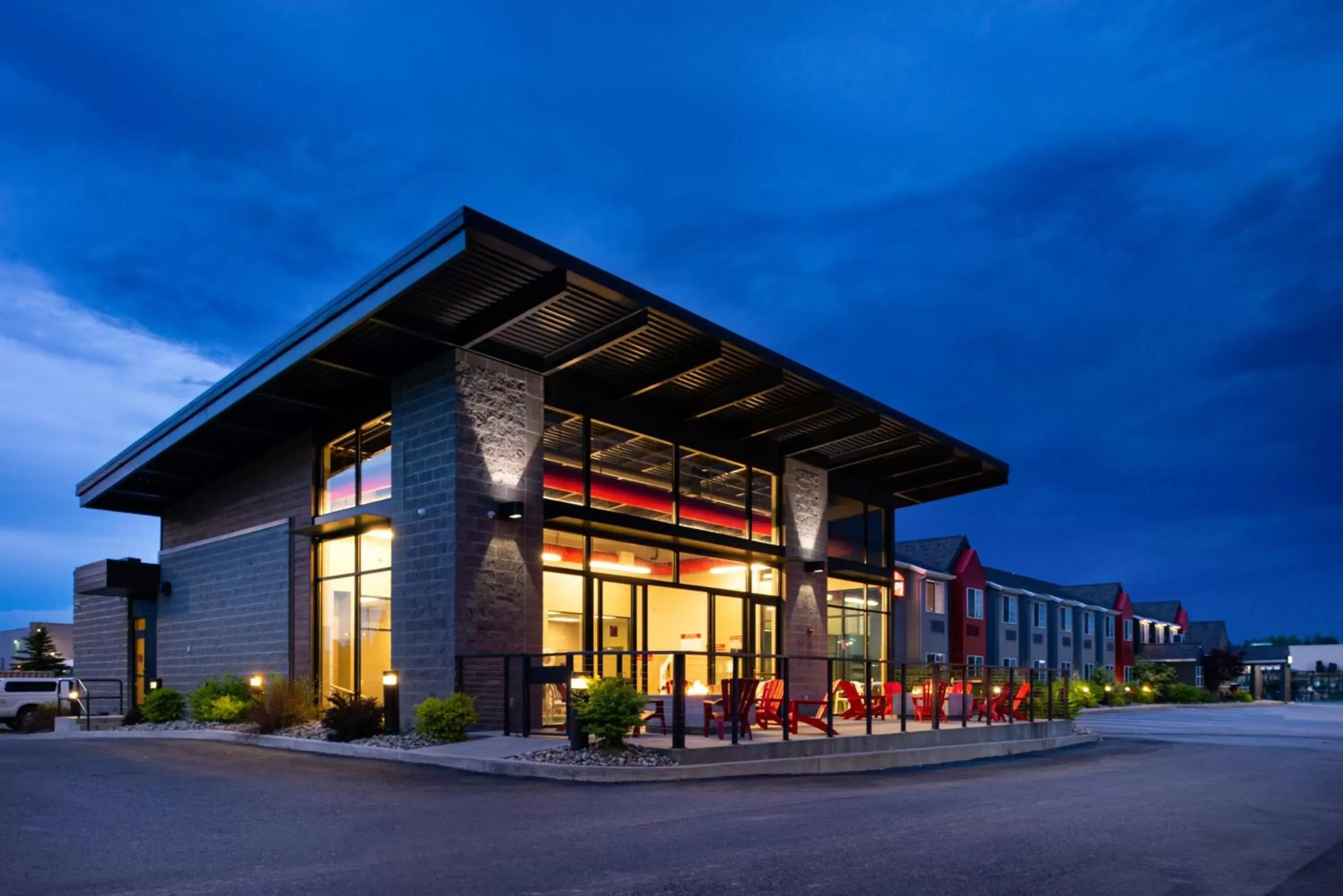 Patio, Property Building in Hotel Ruby Sandpoint