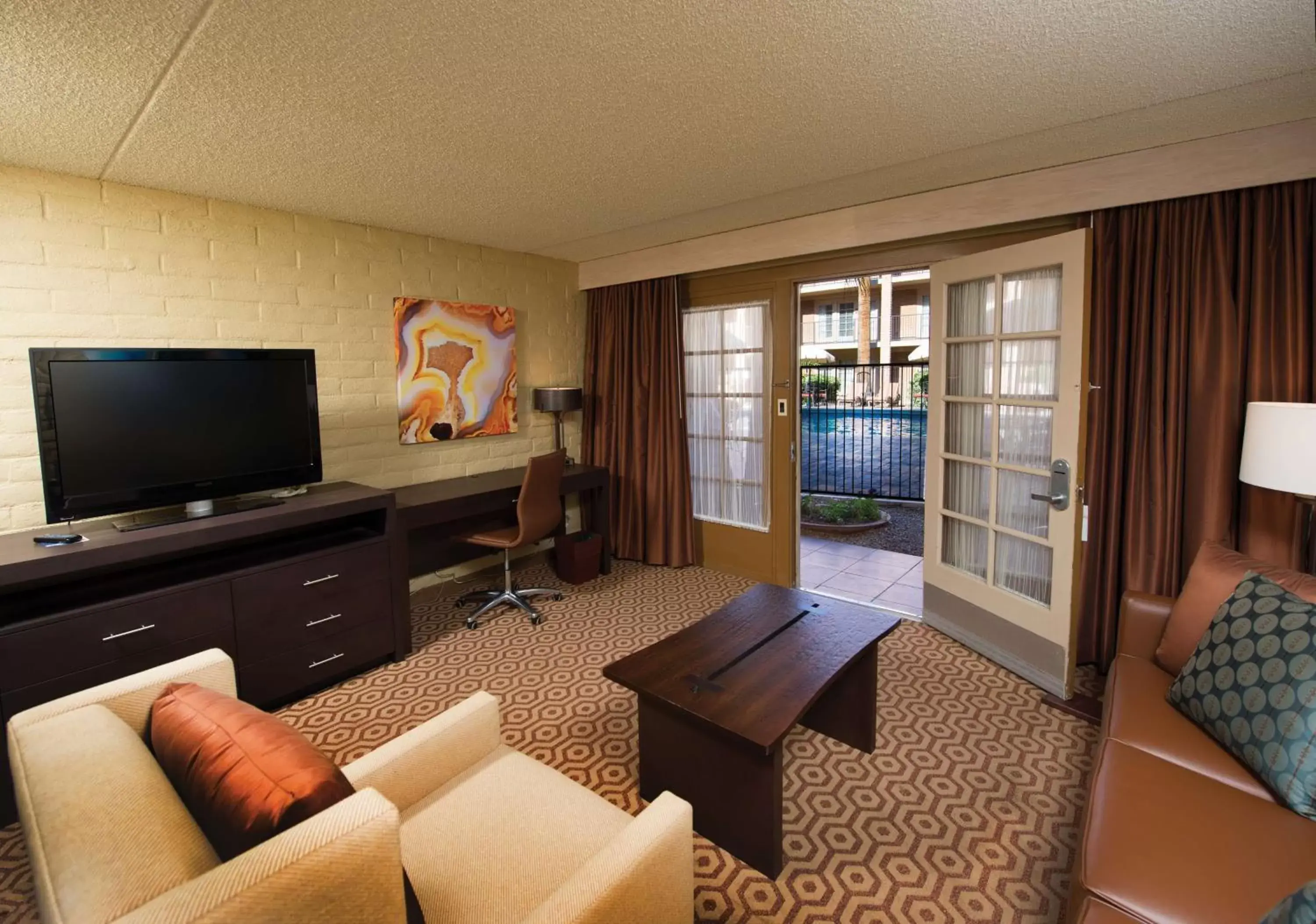 Bedroom, TV/Entertainment Center in DoubleTree Suites by Hilton Tucson-Williams Center