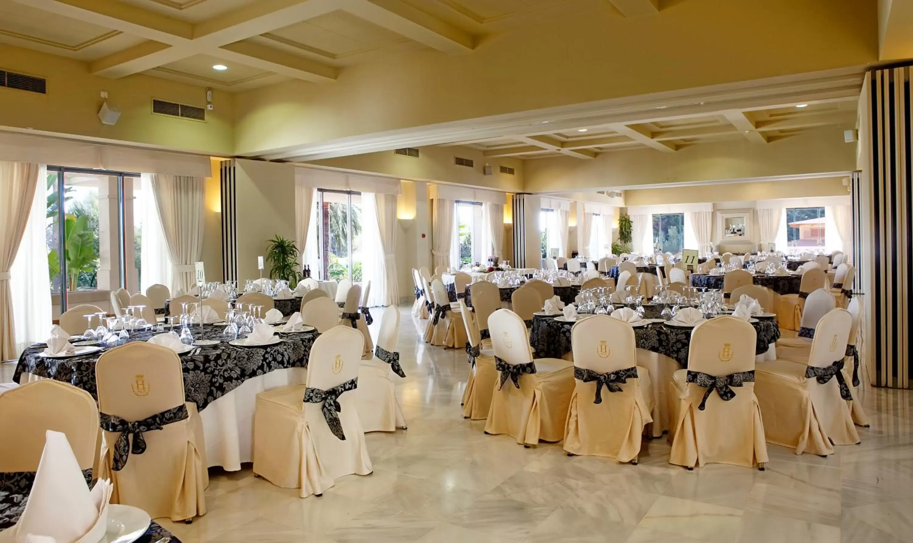 Restaurant/places to eat, Banquet Facilities in Guadacorte Park