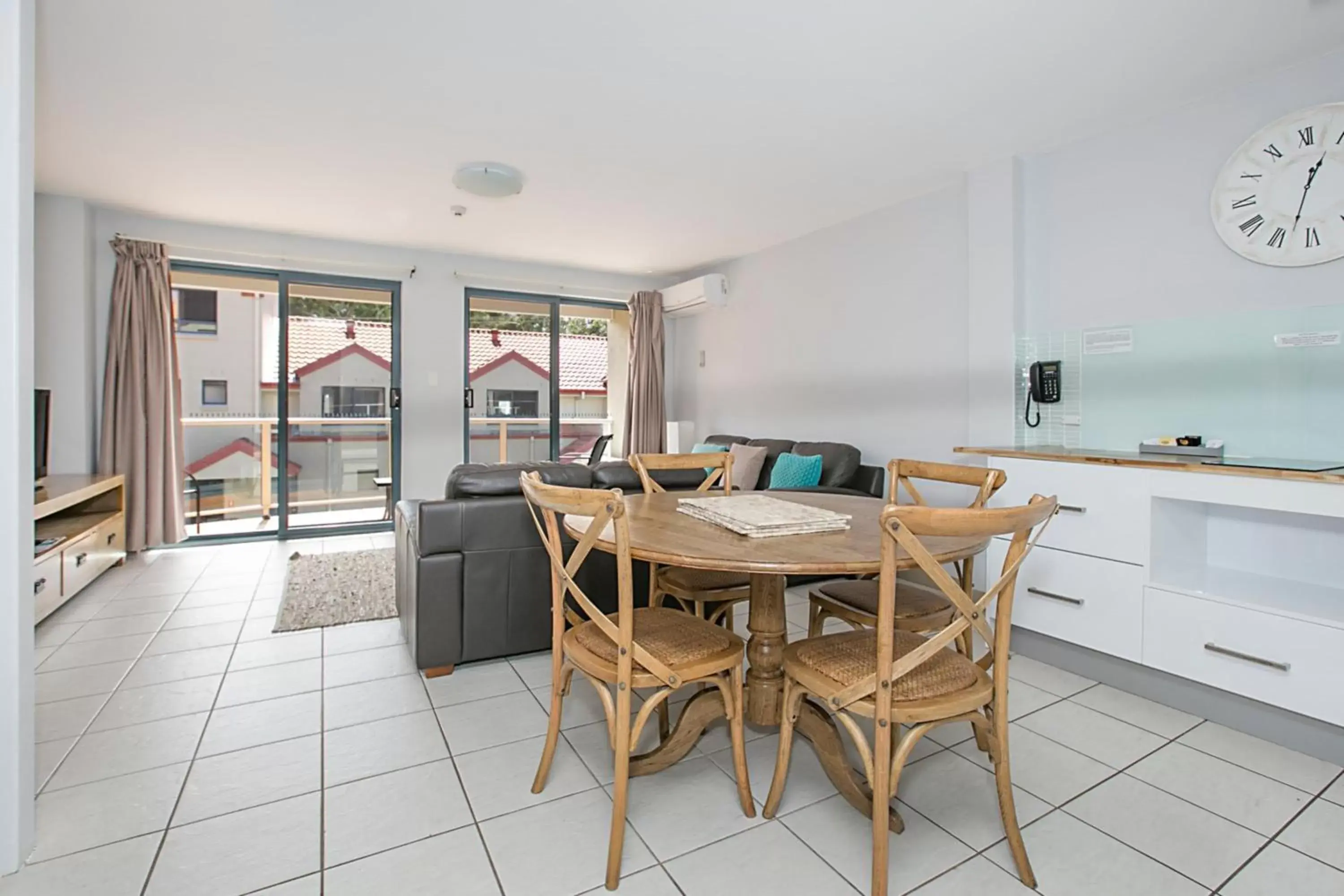 Kitchen or kitchenette, Dining Area in Nelson Bay Breeze