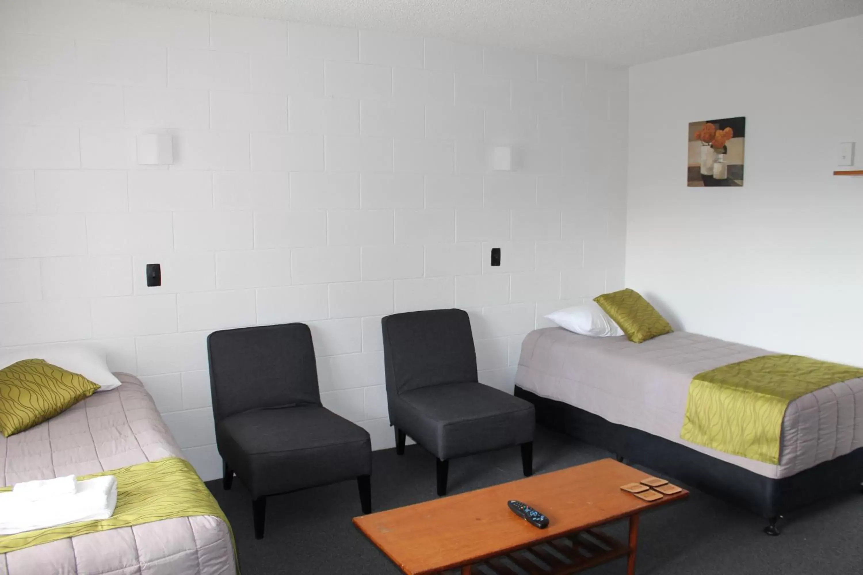 Standard Family Room in Elmore Lodge Motel Standard Family Room in Elmore Lodge Motel