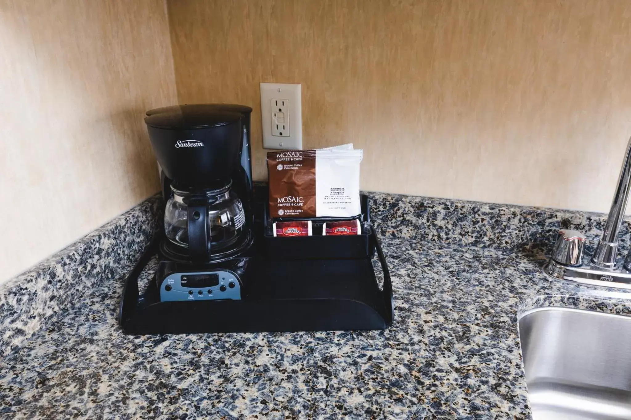 Coffee/Tea Facilities in Redwood Inn & Suites