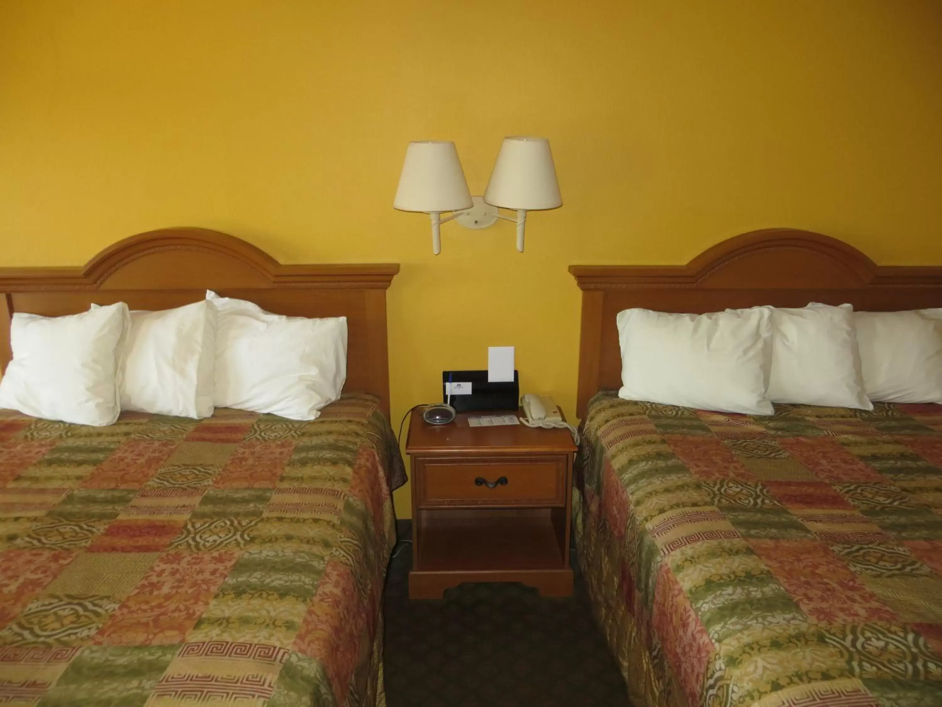 Queen Room with Two Queen Beds - Non-Smoking in Days Inn by Wyndham Boerne