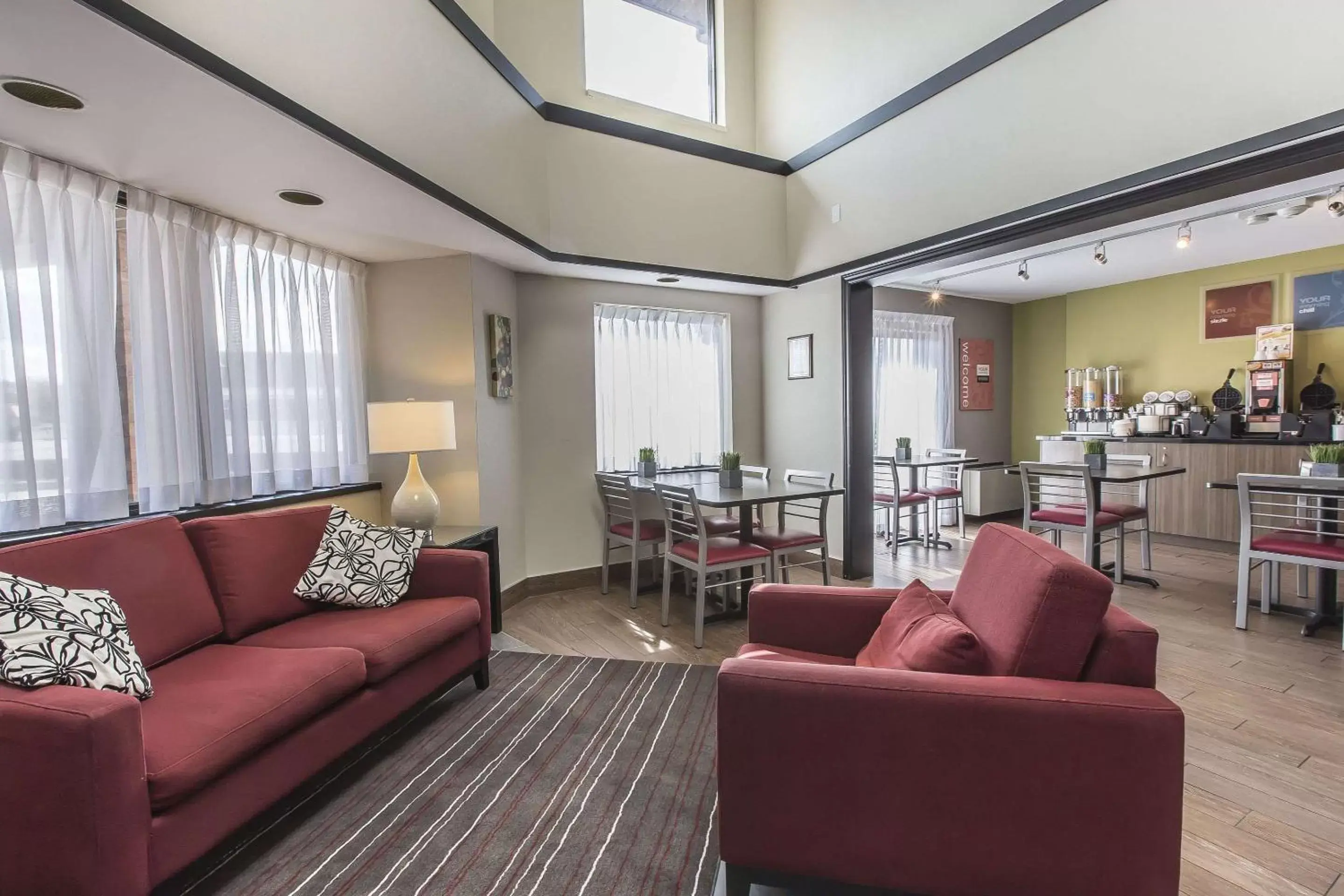 Lobby or reception, Seating Area in Comfort Inn Sydney