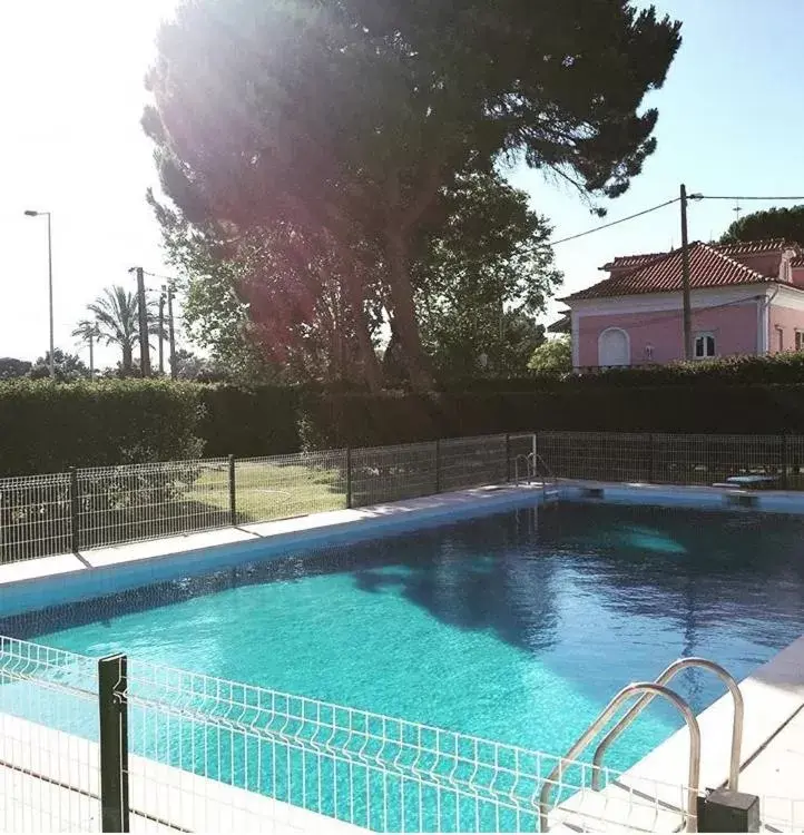 Swimming Pool in Lisbon Surf Villa