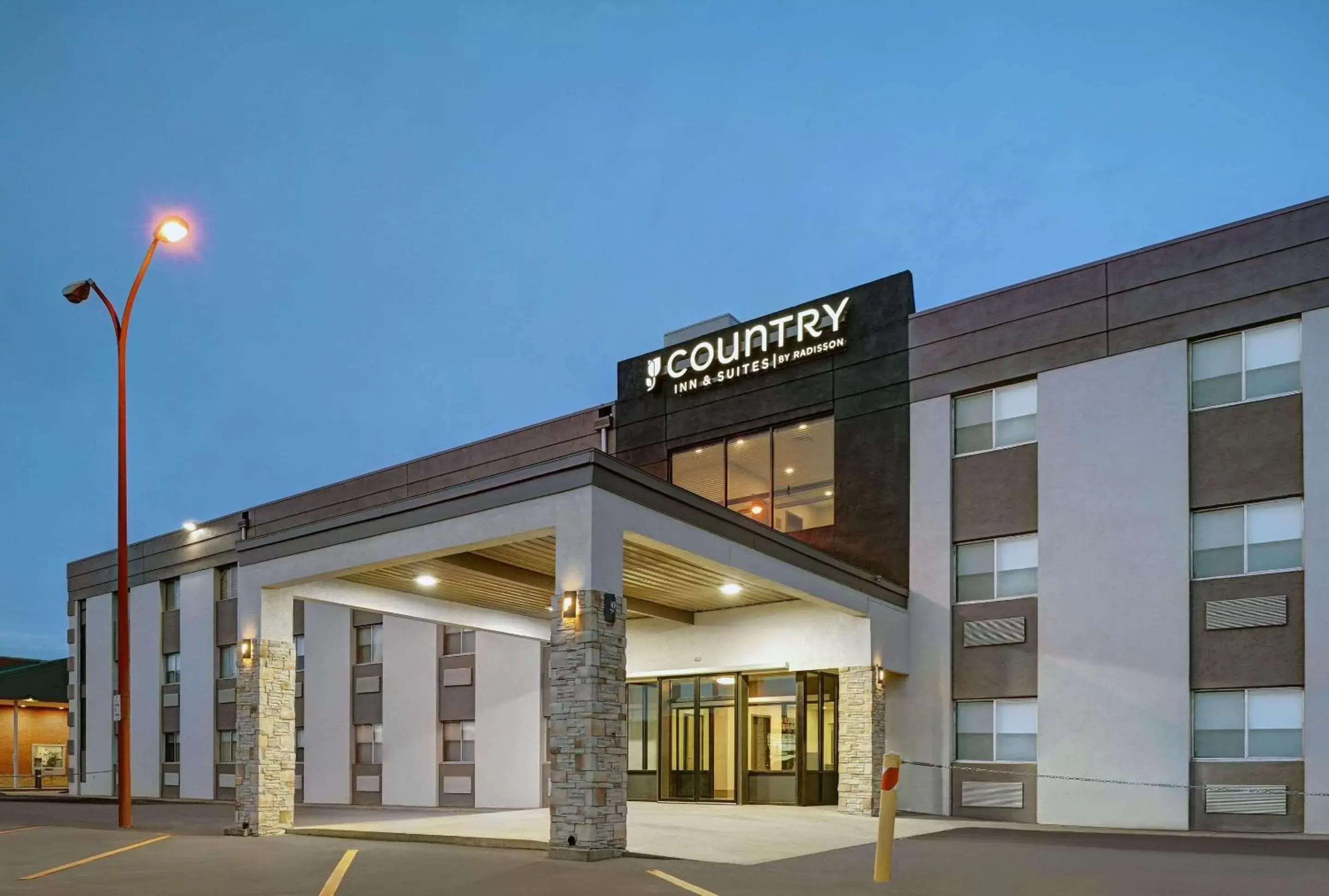 Property Building in Country Inn & Suites by Radisson, Pierre, SD