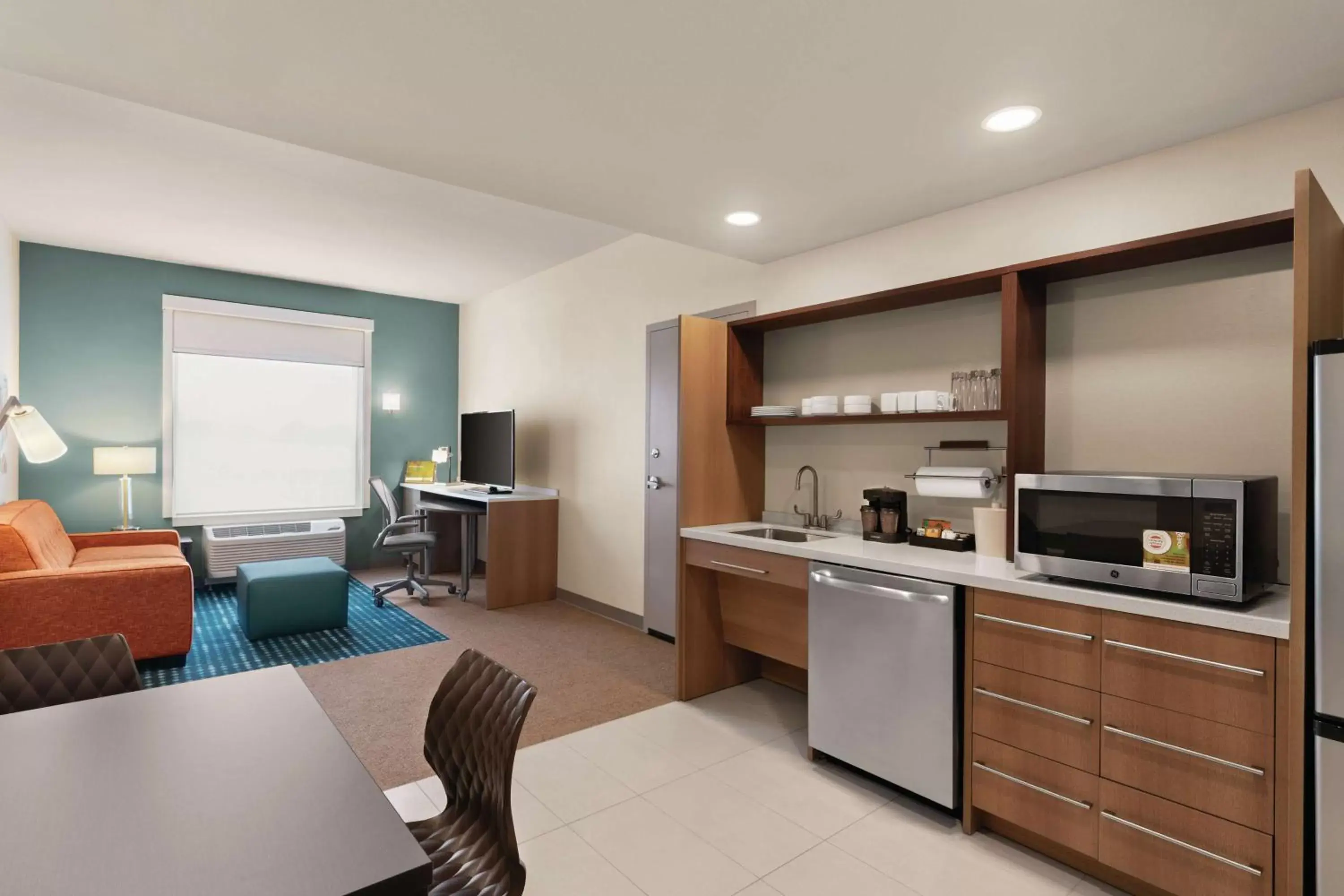 Bedroom, Kitchen/Kitchenette in Home2 Suites By Hilton Lancaster