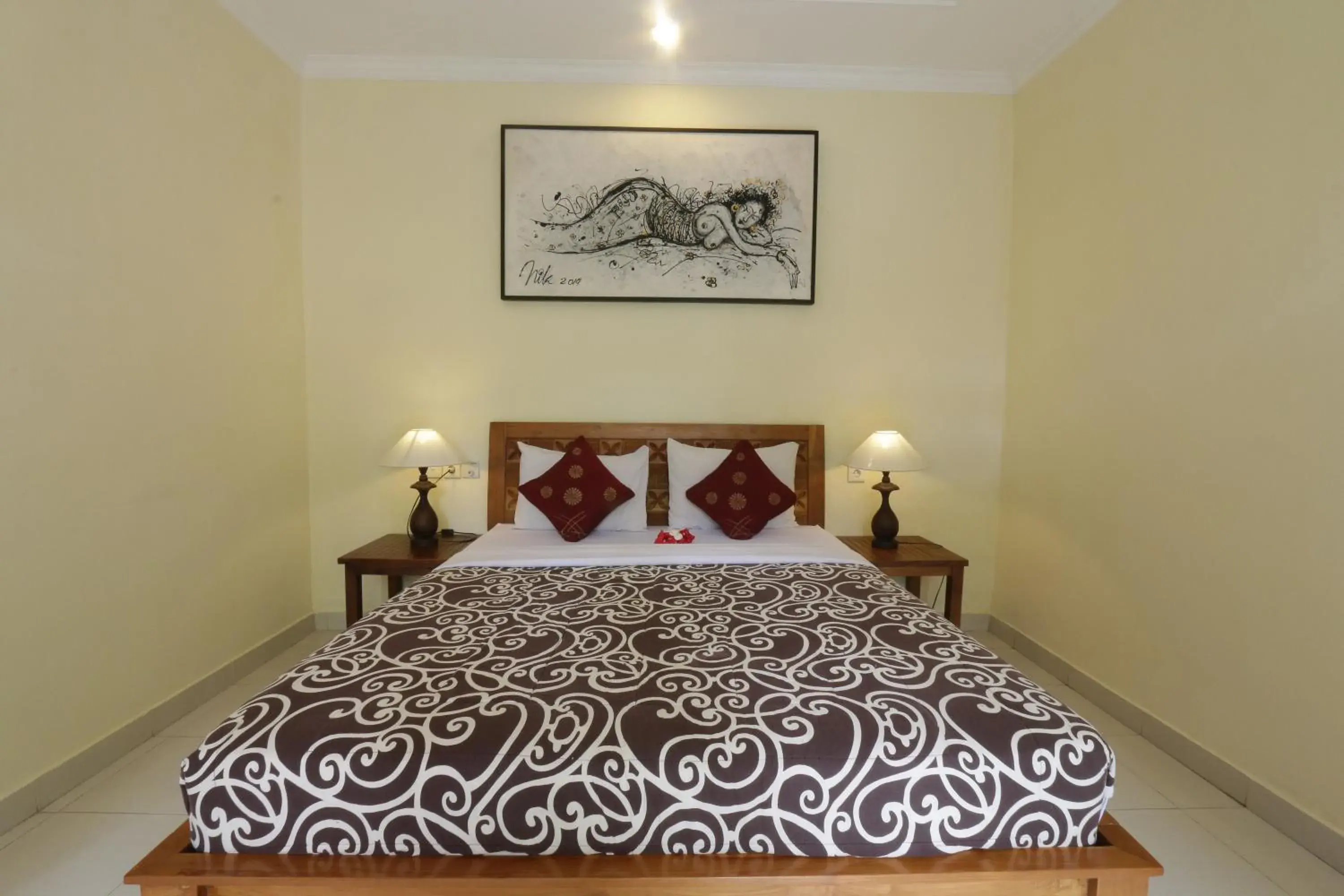 Photo of the whole room, Bed in Frangipani Bungalow