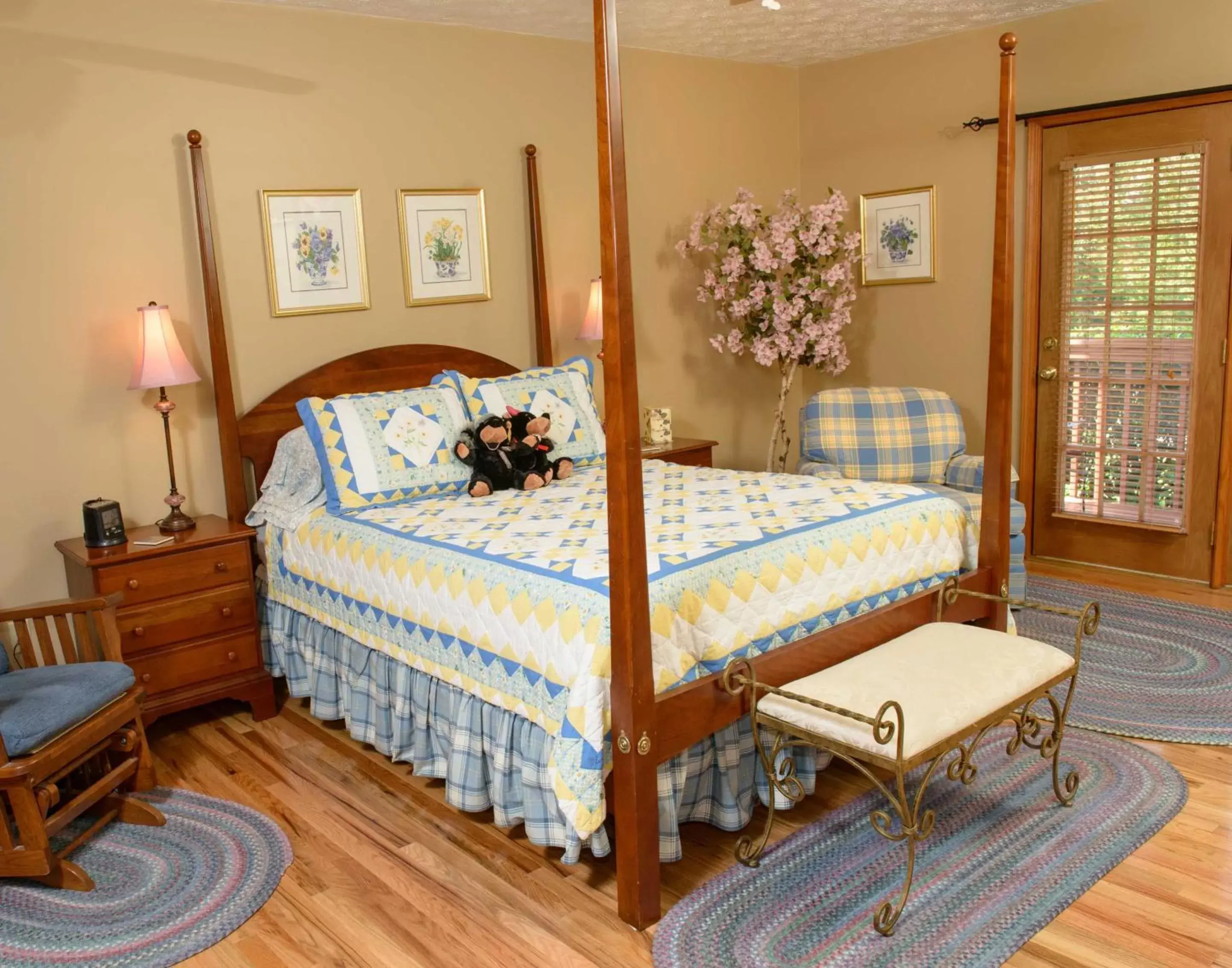 Bed in Berry Springs Lodge