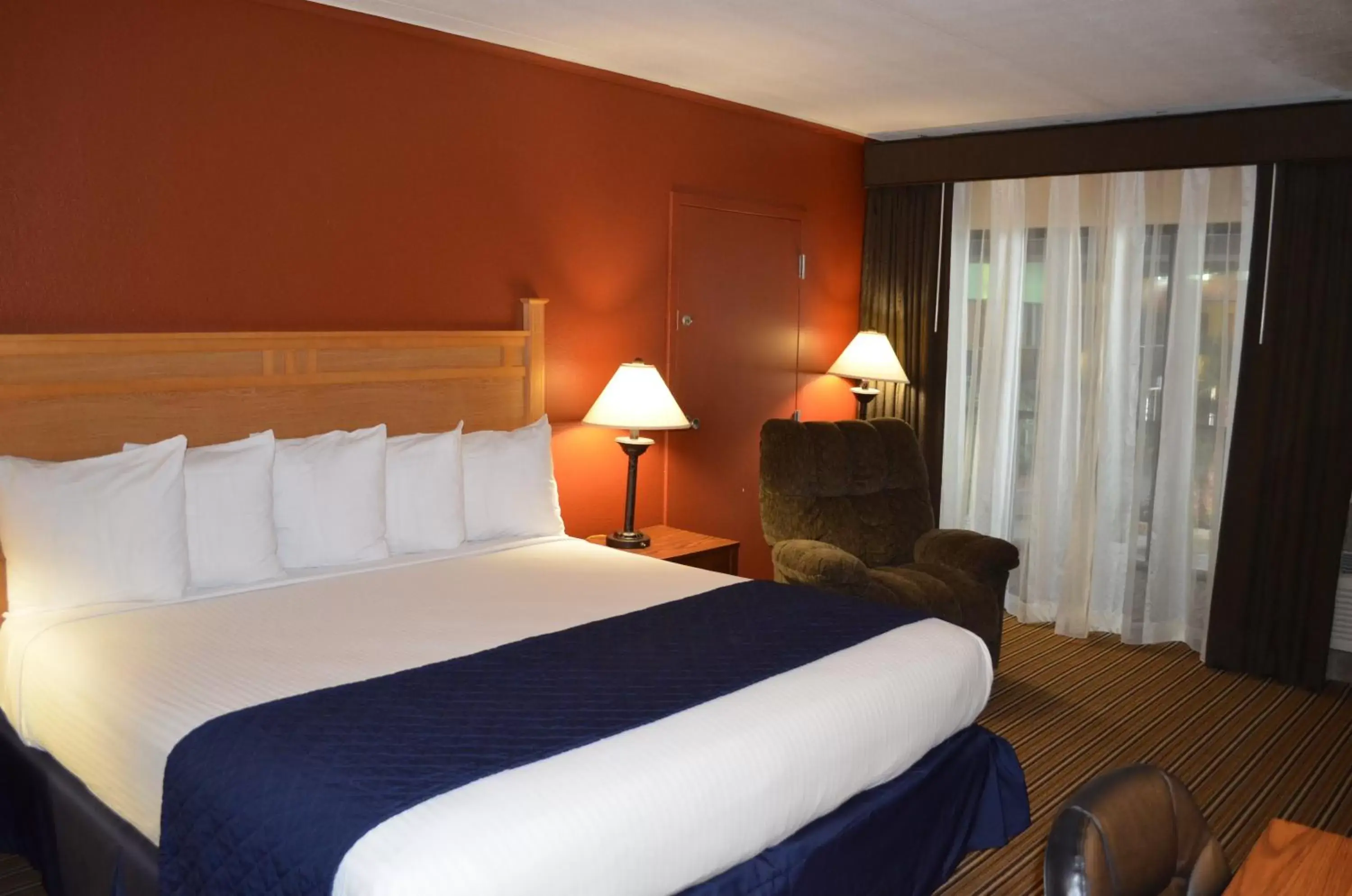 Photo of the whole room, Bed in Best Western Starlite Village