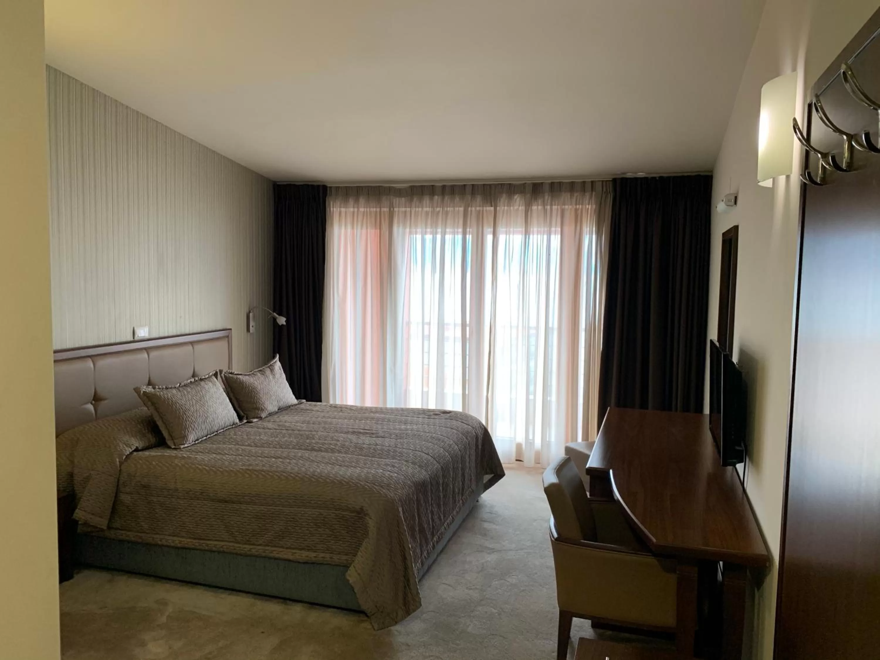 Photo of the whole room in Hotel Millennium