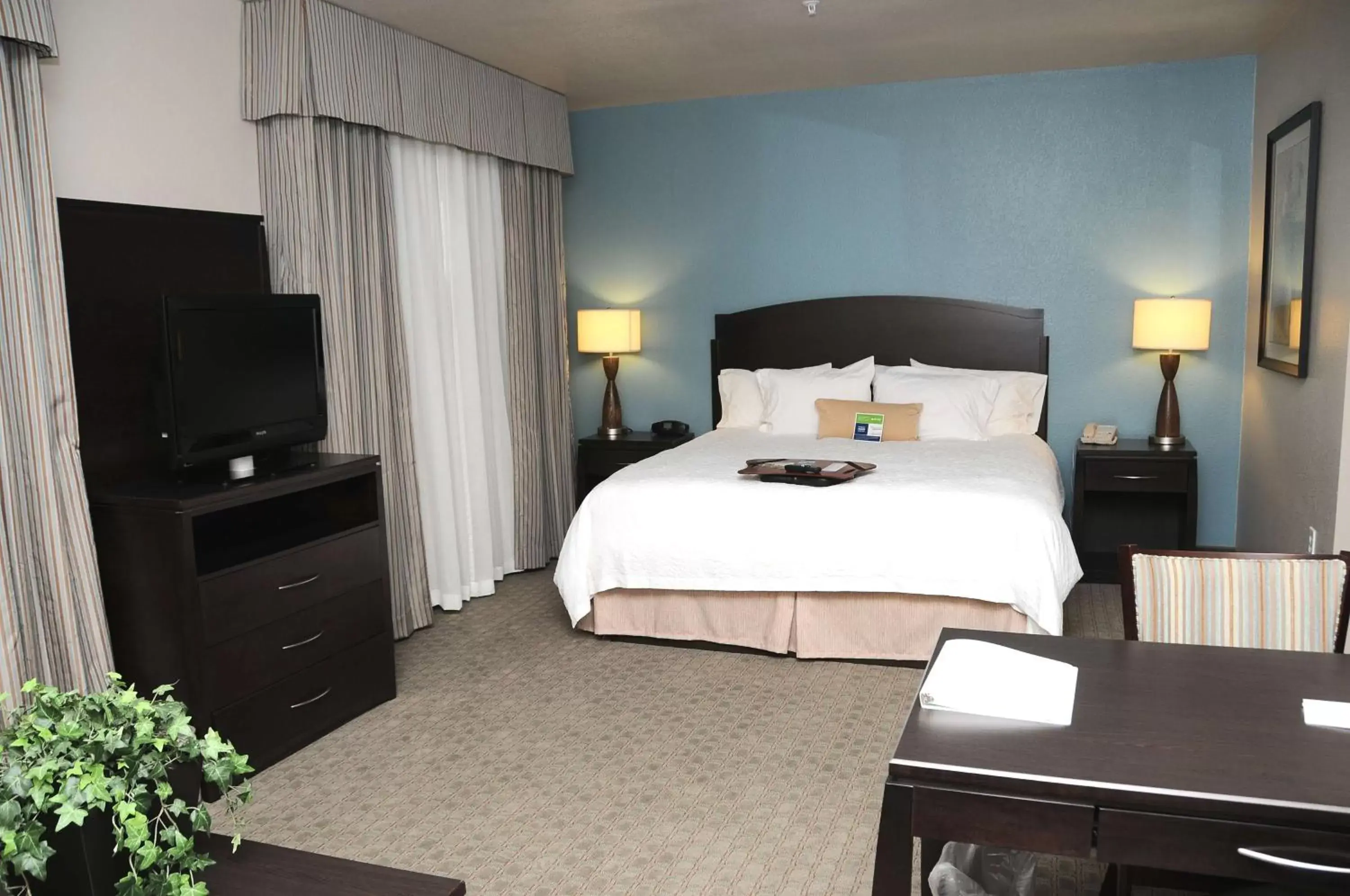 Bed in Hampton Inn and Suites Lake Jackson-Clute