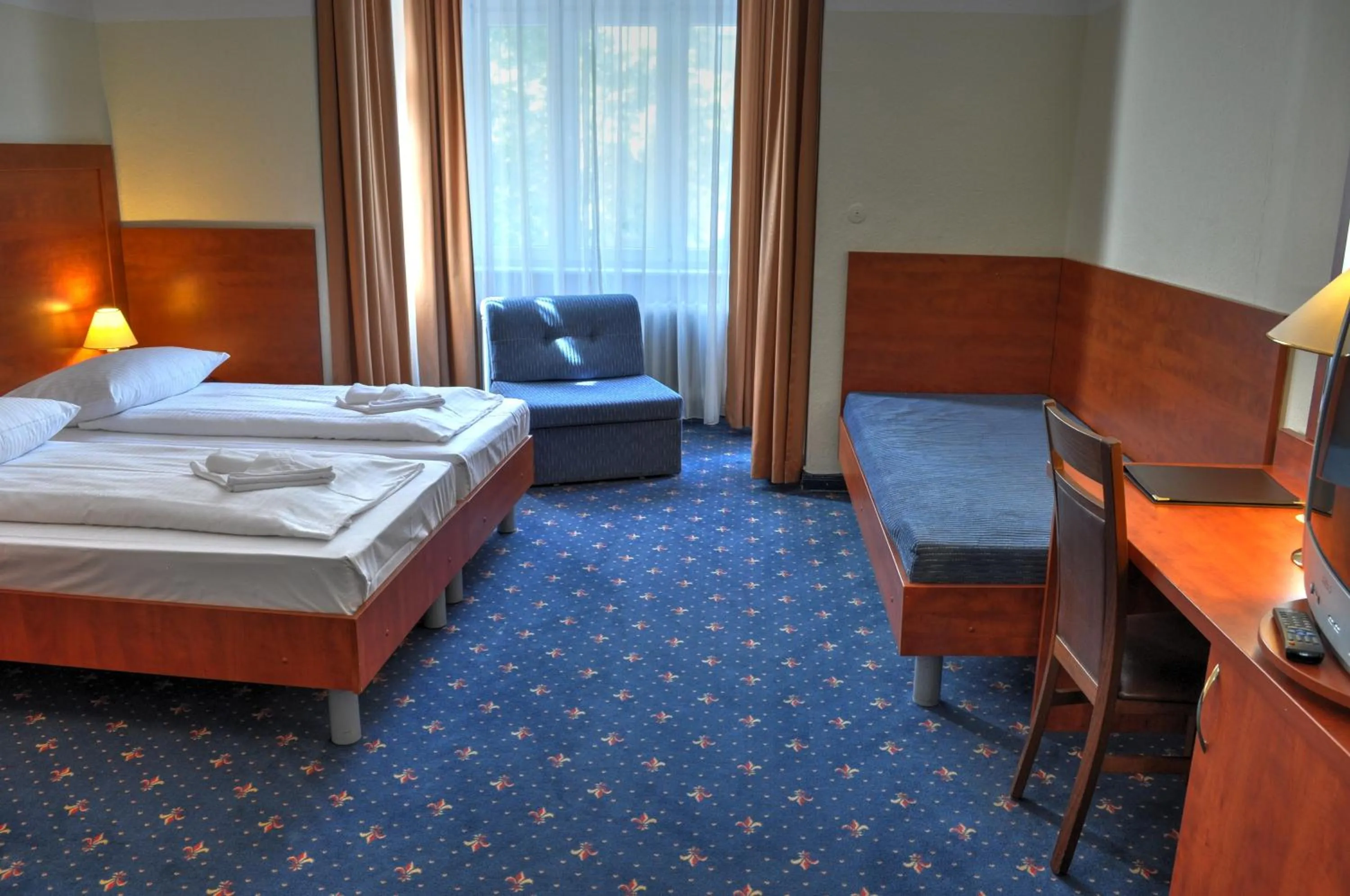 Day, Bed in Hotel Europa City