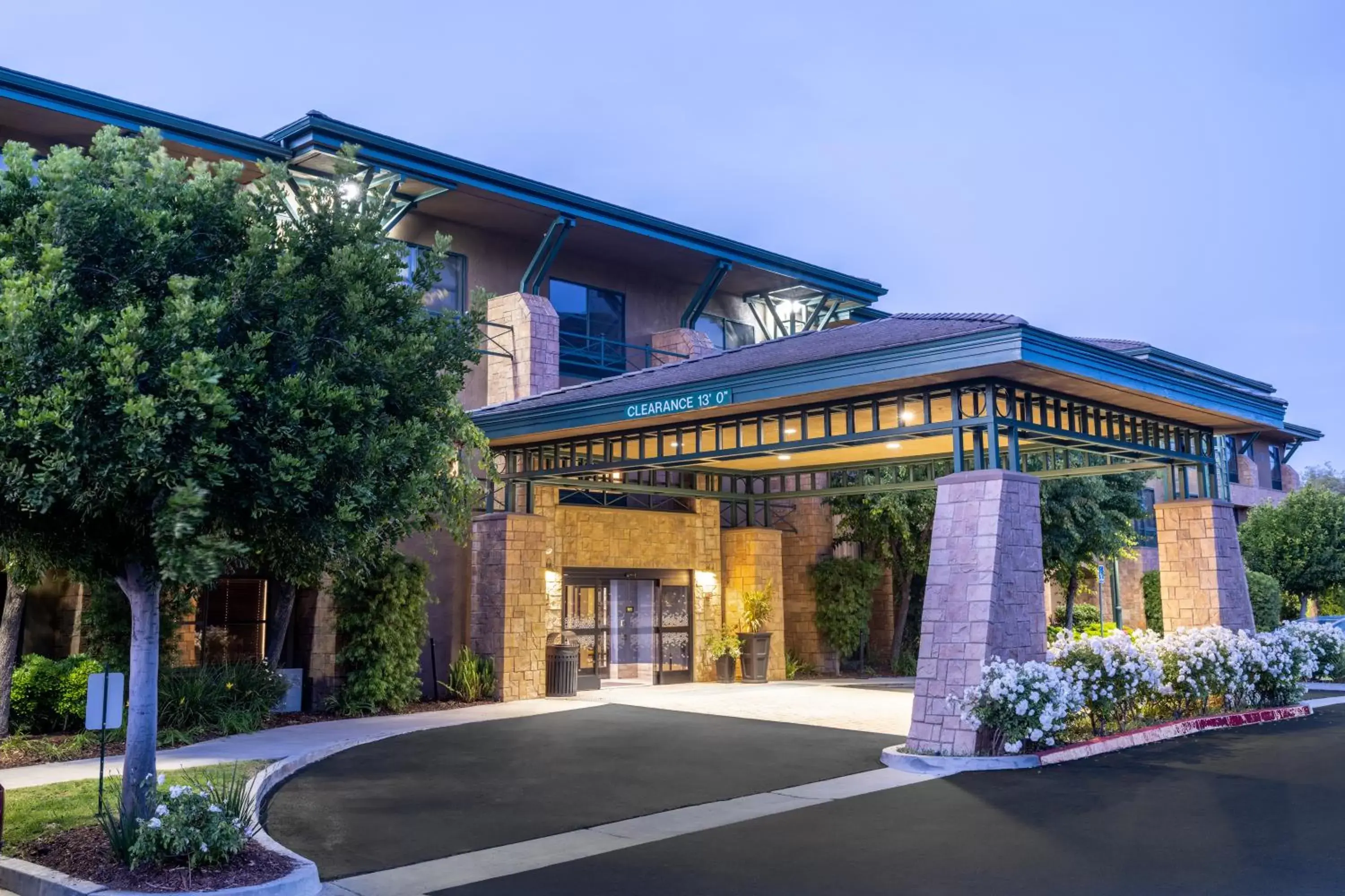Property building in Hampton Inn & Suites Agoura Hills Property building in Hampton Inn & Suites Agoura Hills