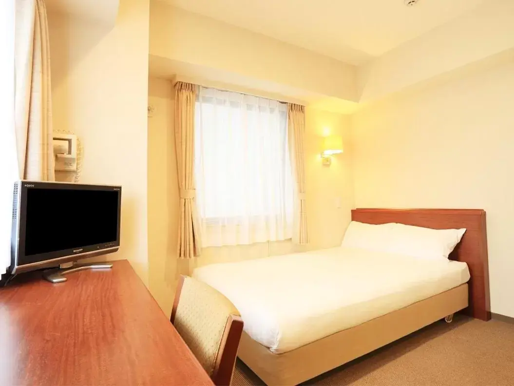 Bed in Smile Hotel Namba