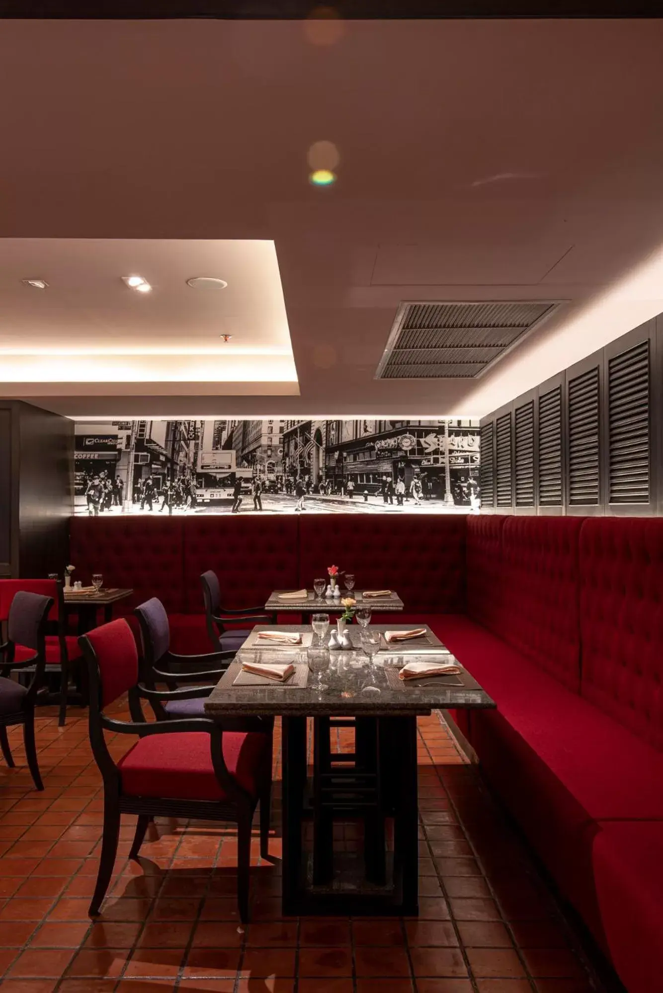 Restaurant/Places to Eat in Manhattan Hotel Bangkok