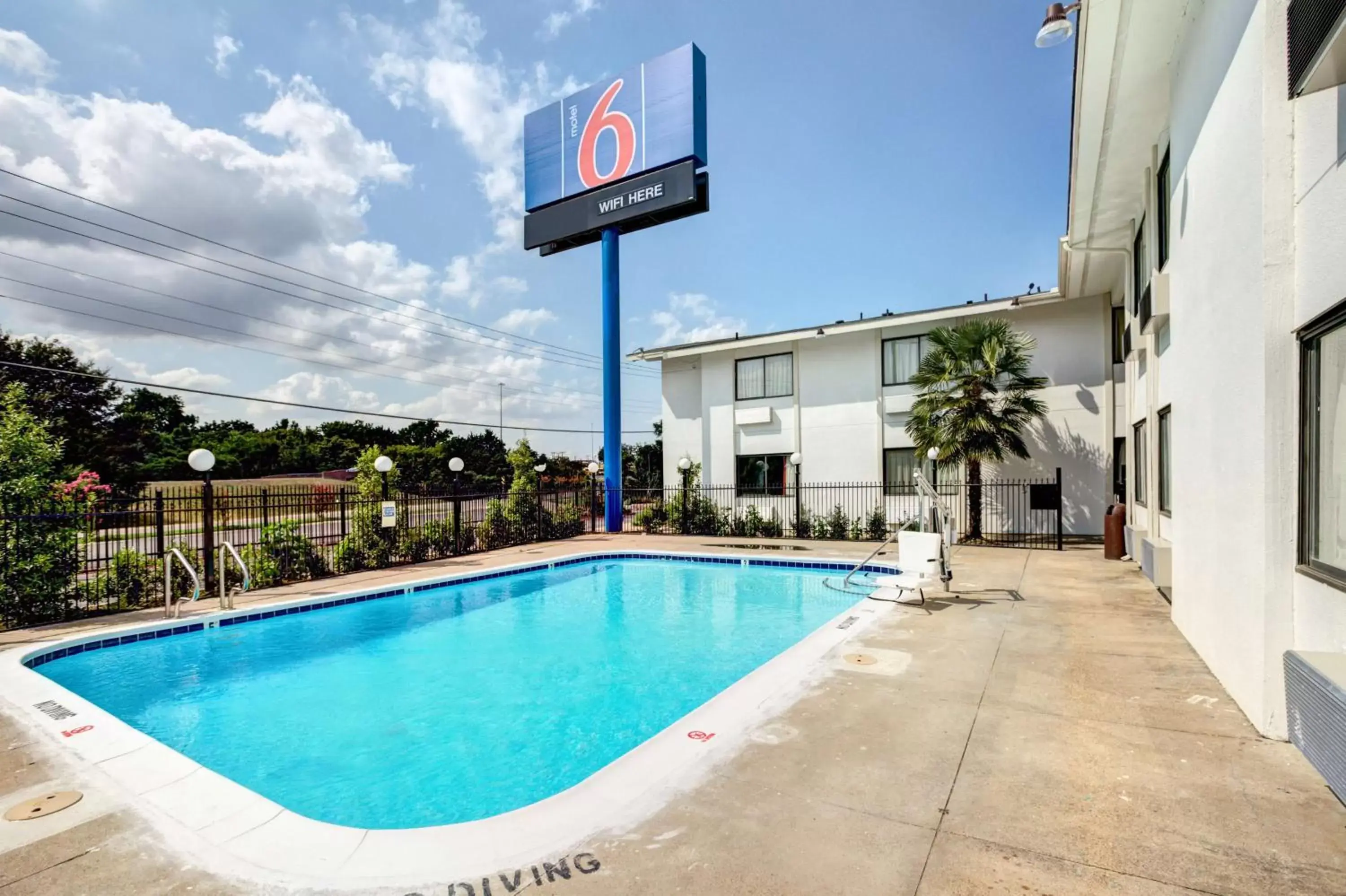 Day, Property Building in Motel 6-Dallas, TX - South