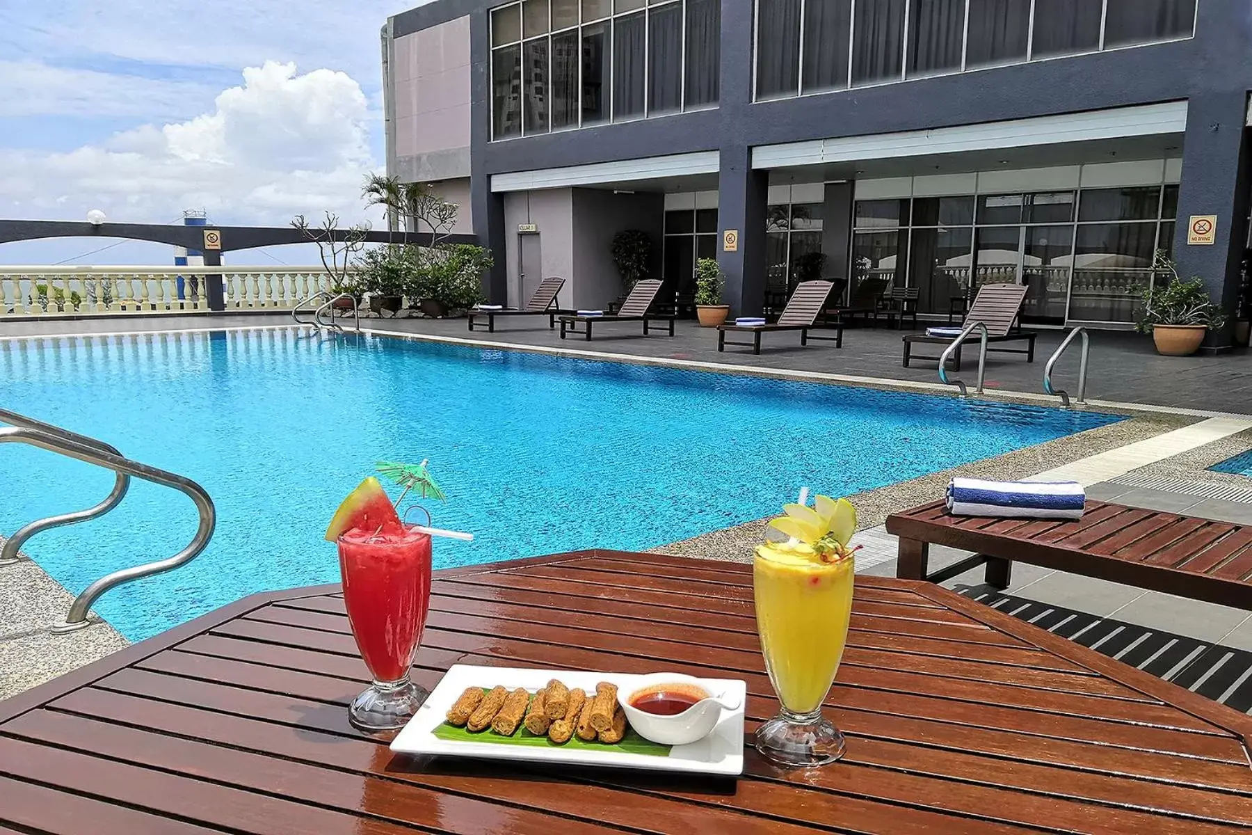 Swimming Pool in Hotel Grand Continental Kuala Terengganu