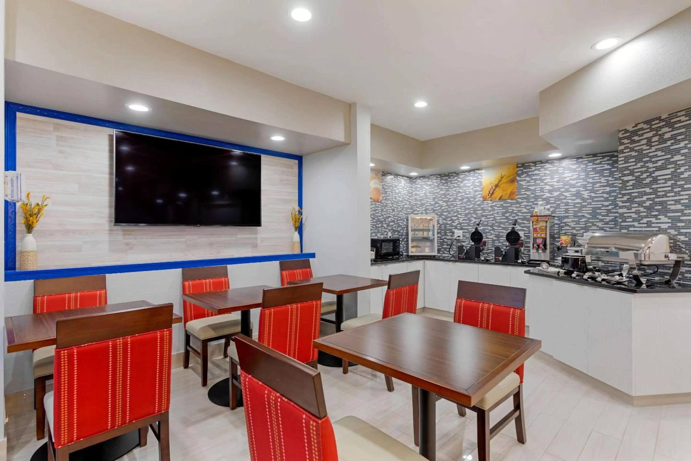 Restaurant/places to eat in Comfort Inn & Suites Memphis East