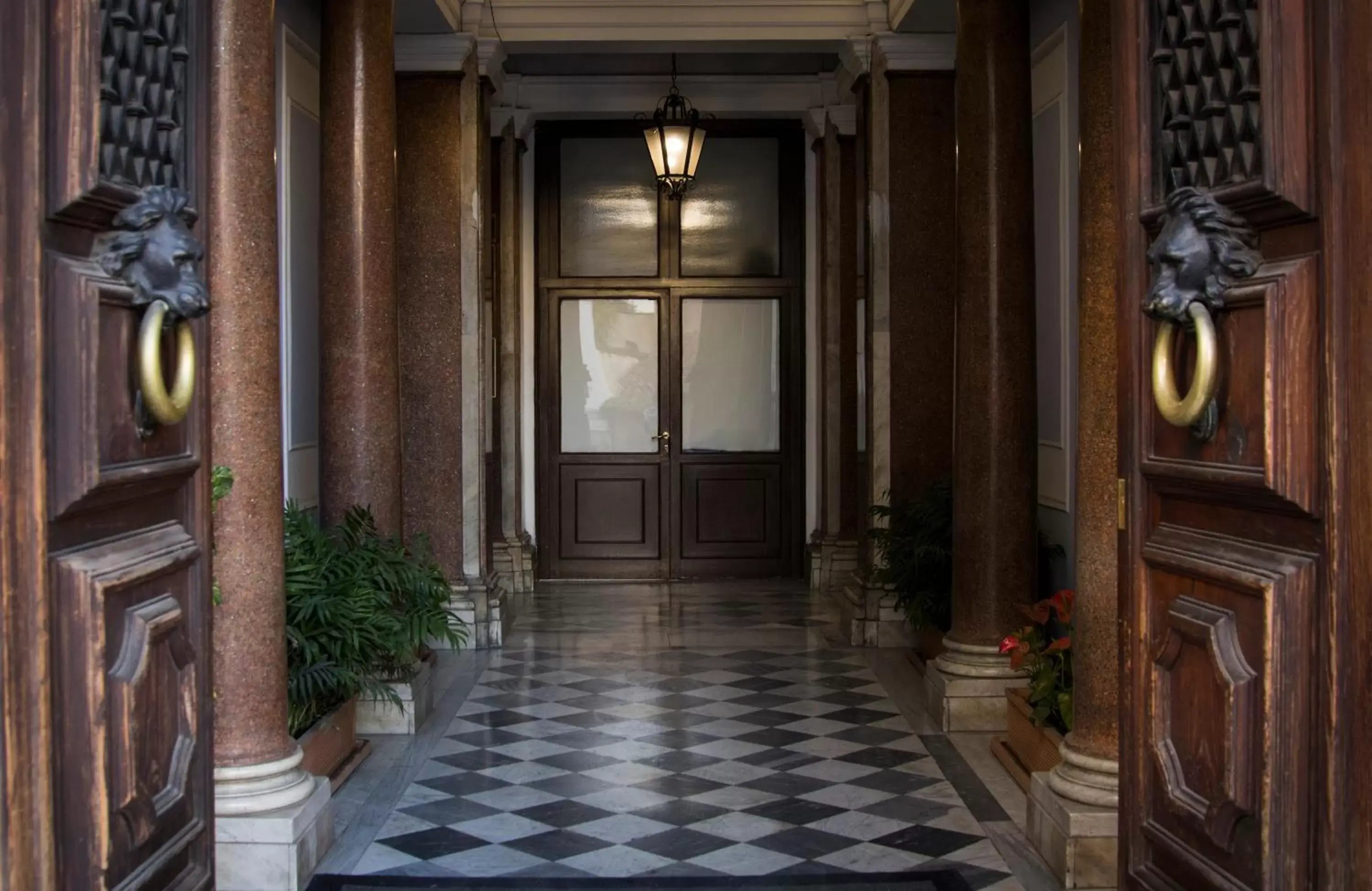 Facade/entrance in Esposizione Palace Hotel