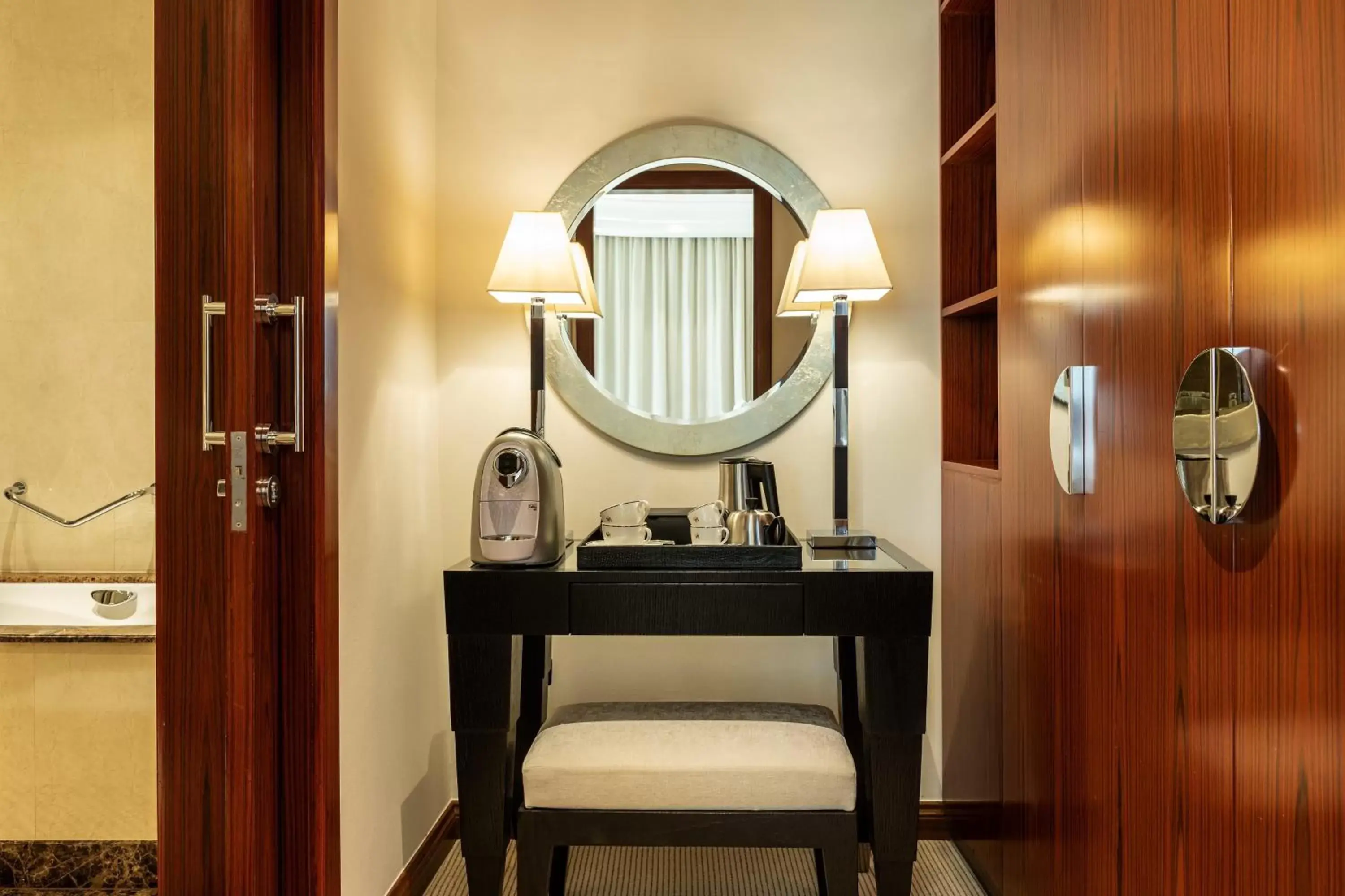 Photo of the whole room, Bathroom in Grosvenor House, a Luxury Collection Hotel, Dubai