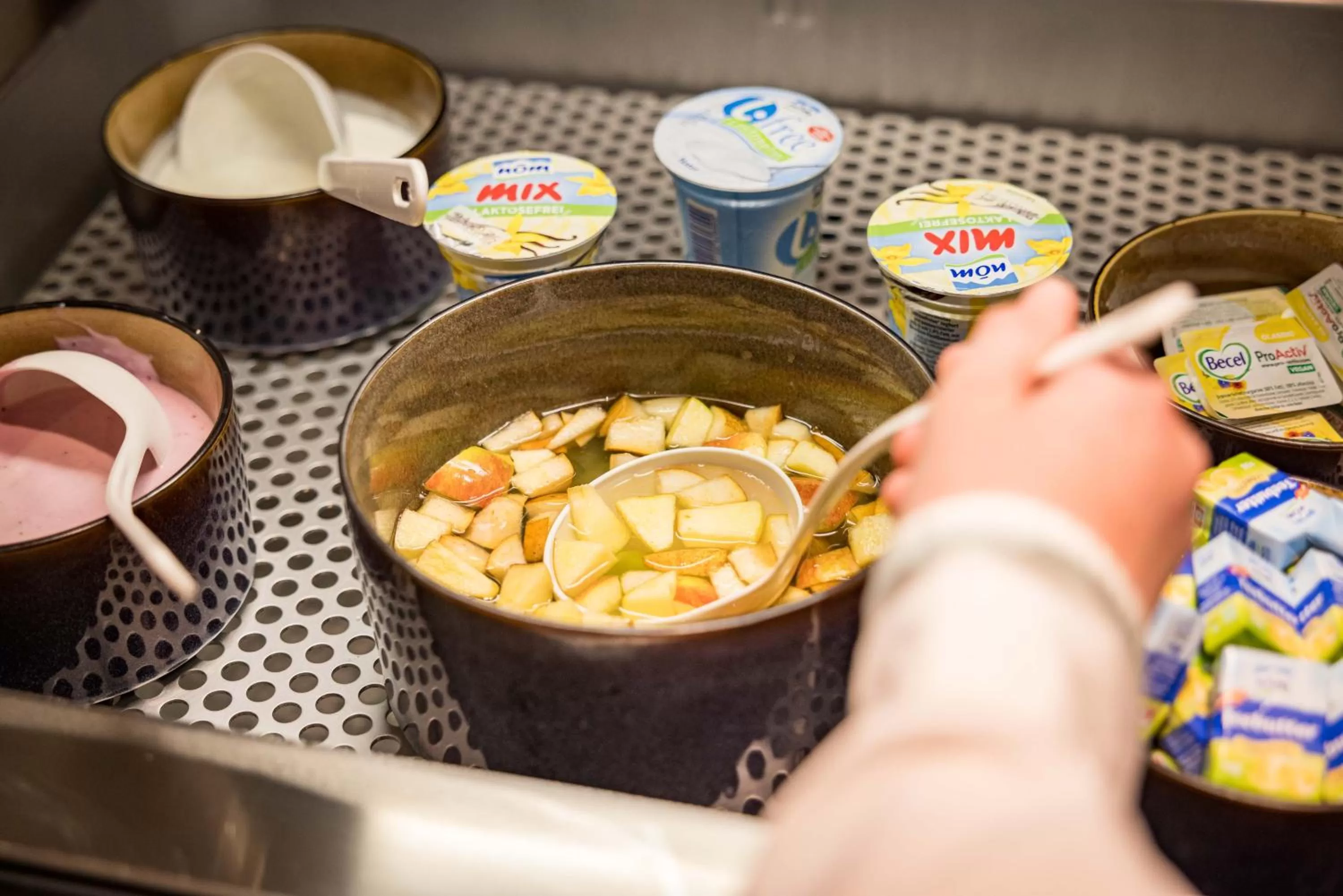 Buffet breakfast in Hotel Edlingerwirt - Sauna & Golfsimulator inklusive