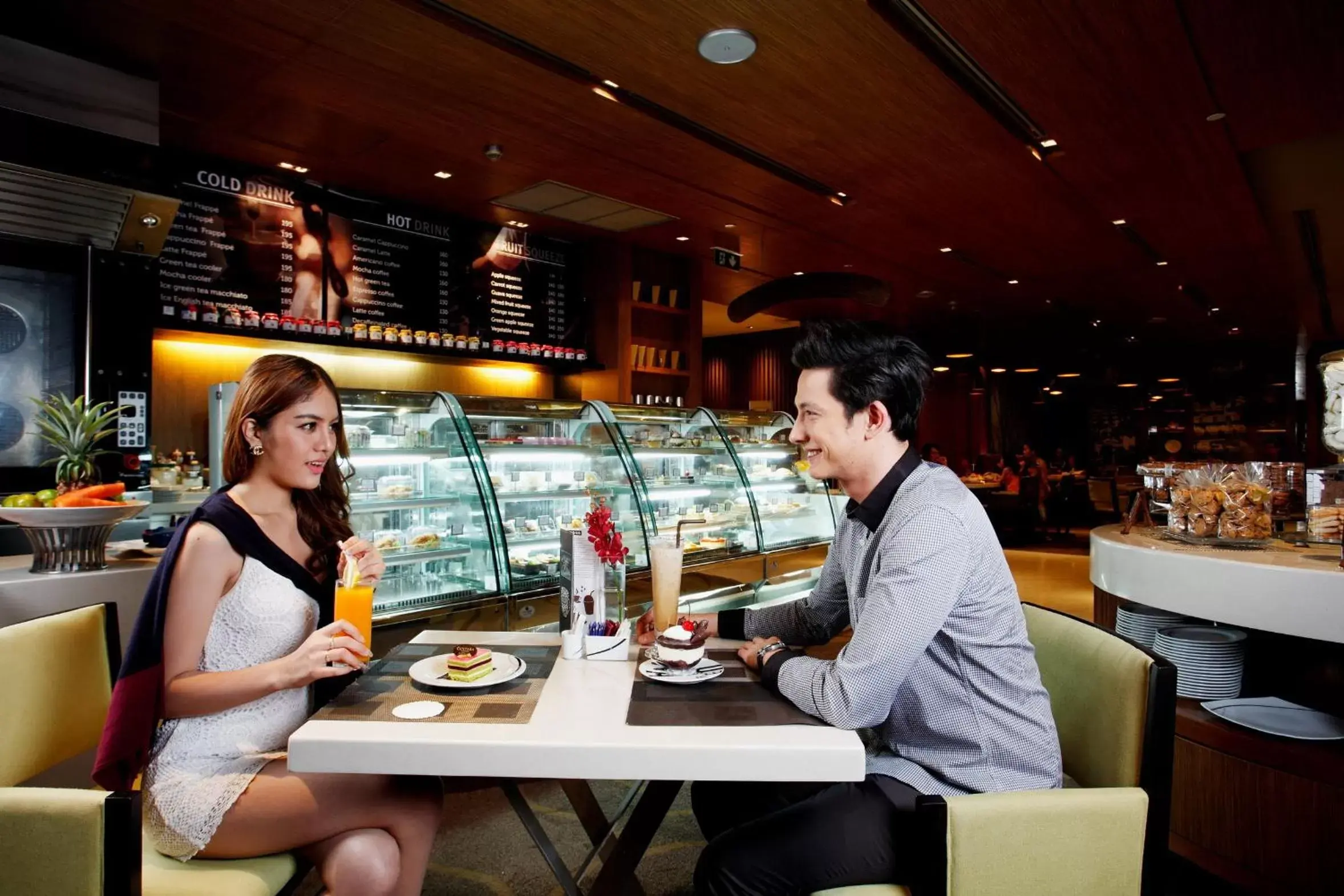 Coffee/tea facilities, Restaurant/Places to Eat in Centara Grand at Central Plaza Ladprao Bangkok