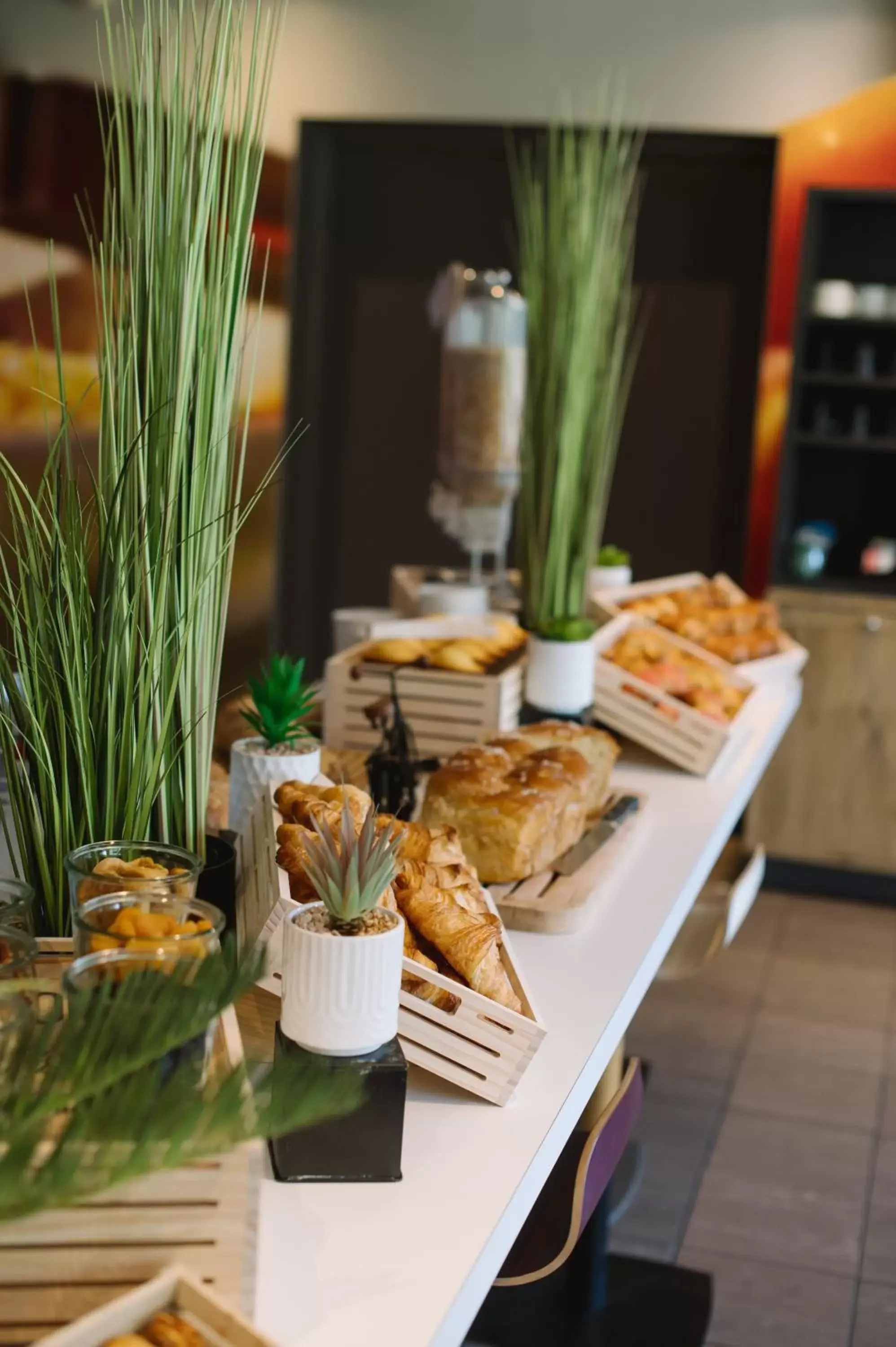 Breakfast, Food in ibis Avignon Centre Gare