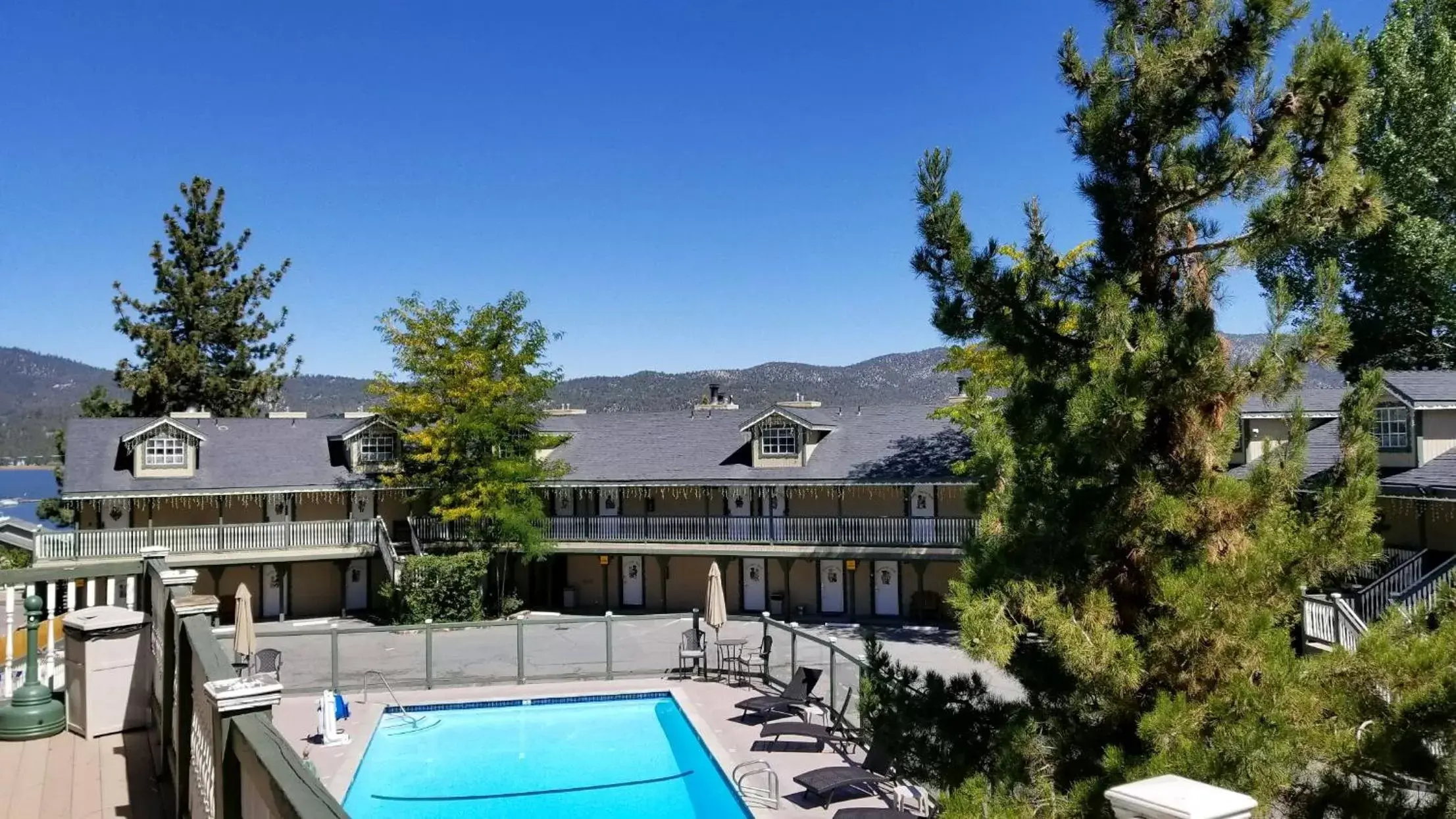 Property building, Pool View in Fireside Lodge