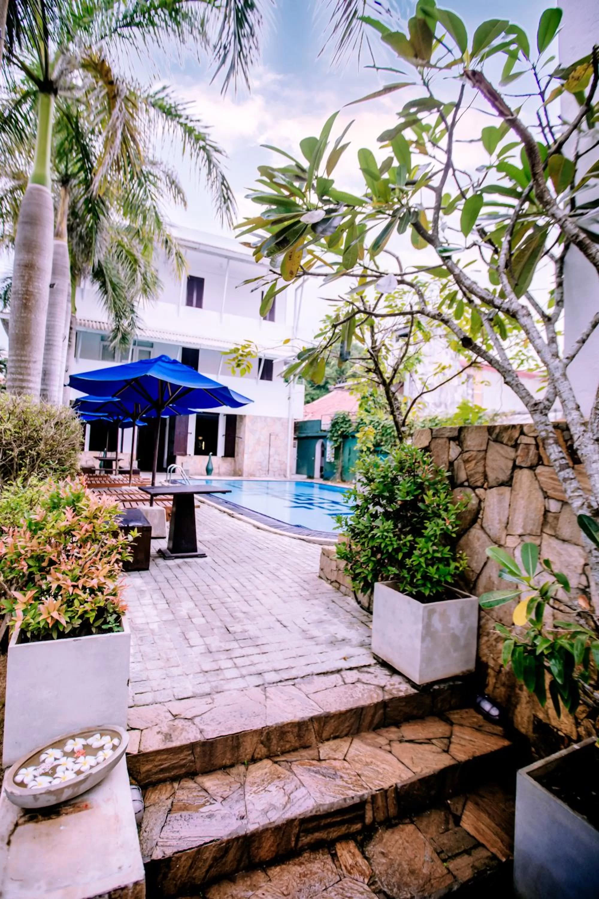 St.Lachlan Hotel & Suites