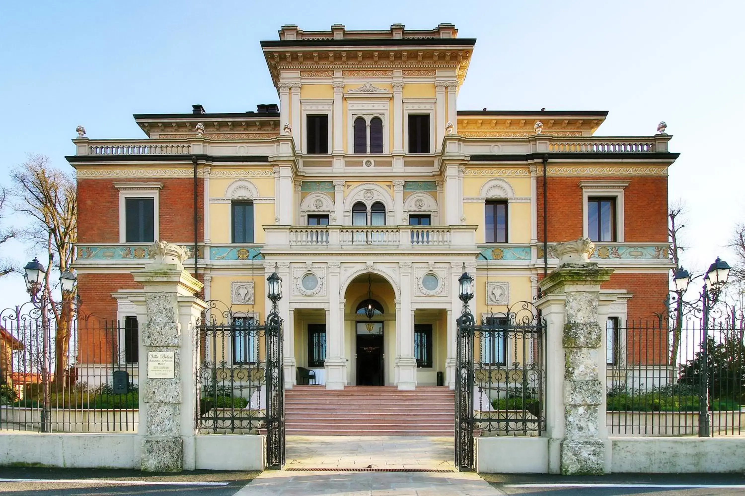 Facade/entrance, Property Building in Hotel Villa Borghesi
