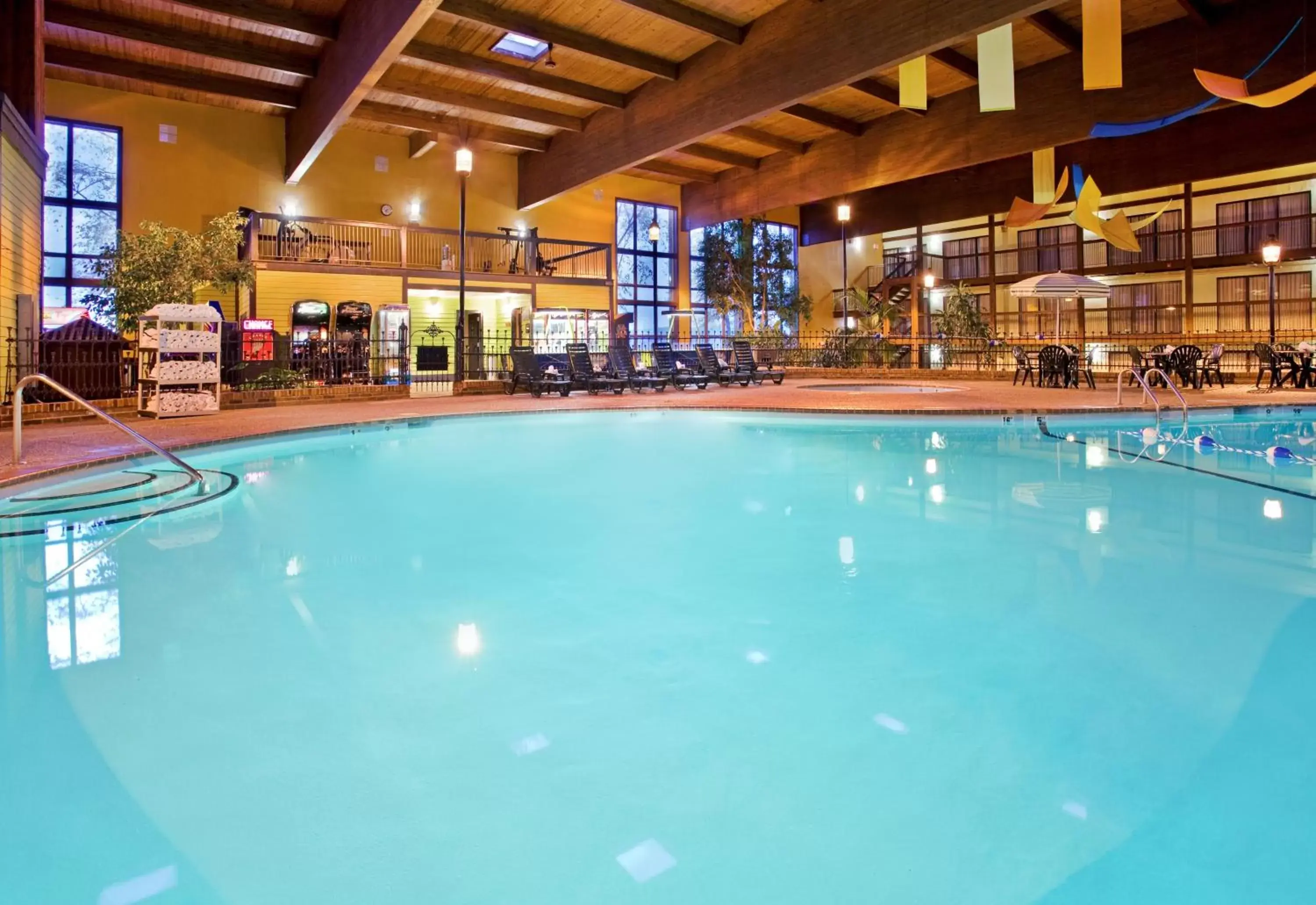 Swimming Pool in Holiday Inn At Six Flags Saint Louis, an IHG Hotel