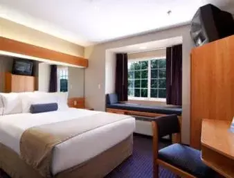 Queen Room with Bathtub - Mobility/Hearing Accessible - Non-Smoking in Microtel Inn & Suites by Wyndham Hazelton/Bruceton Mills Queen Room with Bathtub - Mobility/Hearing Accessible - Non-Smoking in Microtel Inn & Suites by Wyndham Hazelton/Bruceton Mills