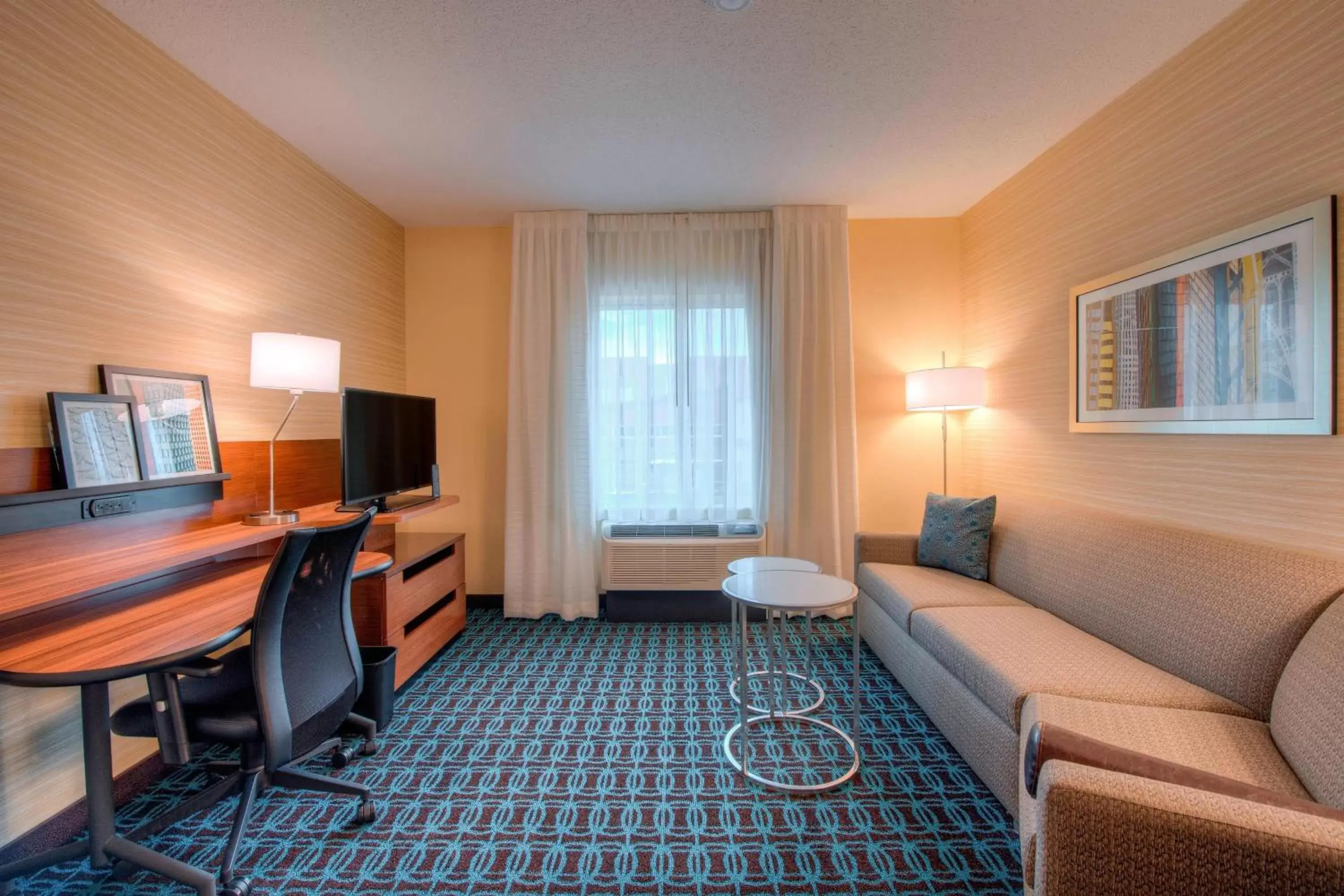 Living room, Seating Area in Fairfield Inn & Suites by Marriott Charlotte Airport