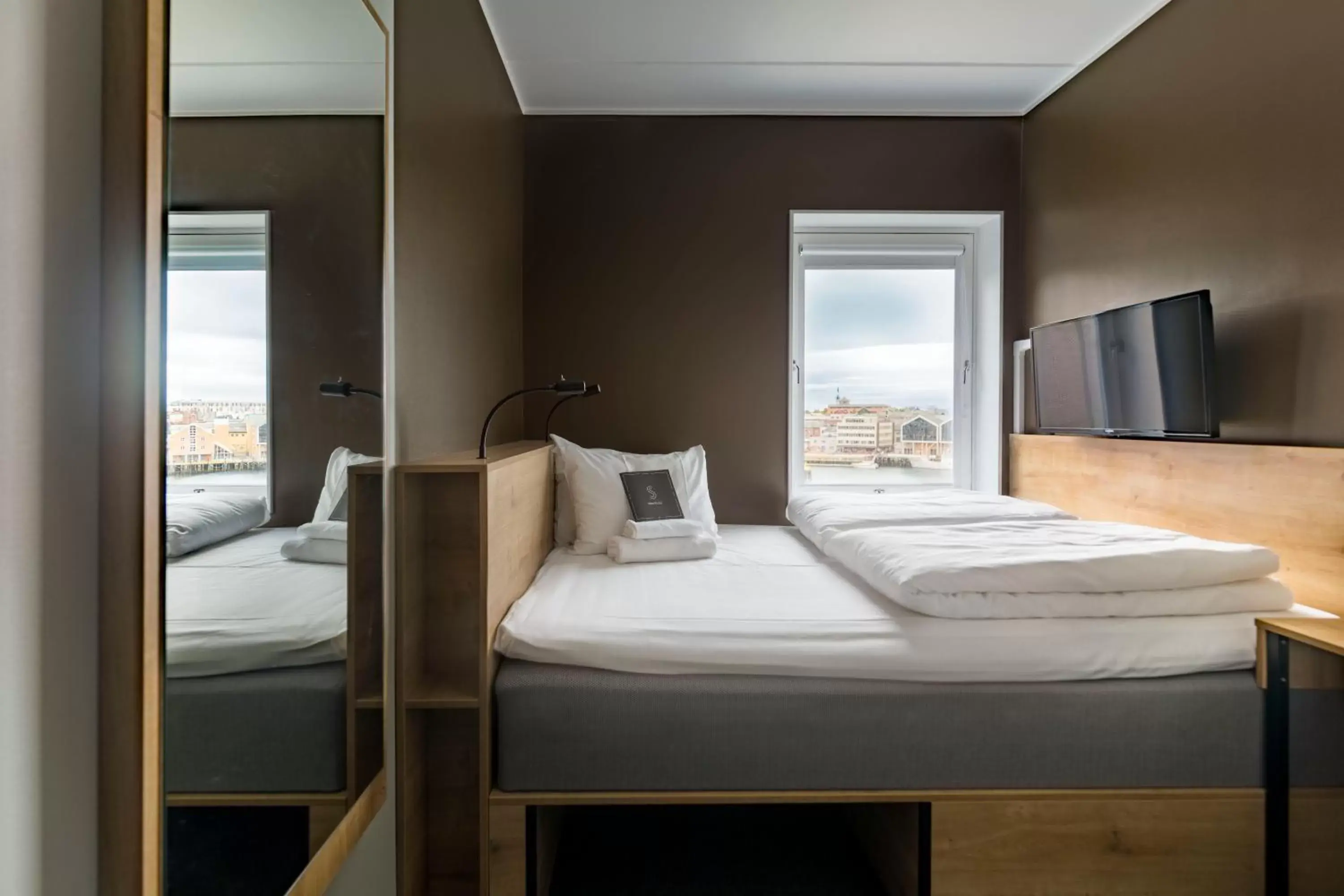 Spring, Bed in Smarthotel Hammerfest