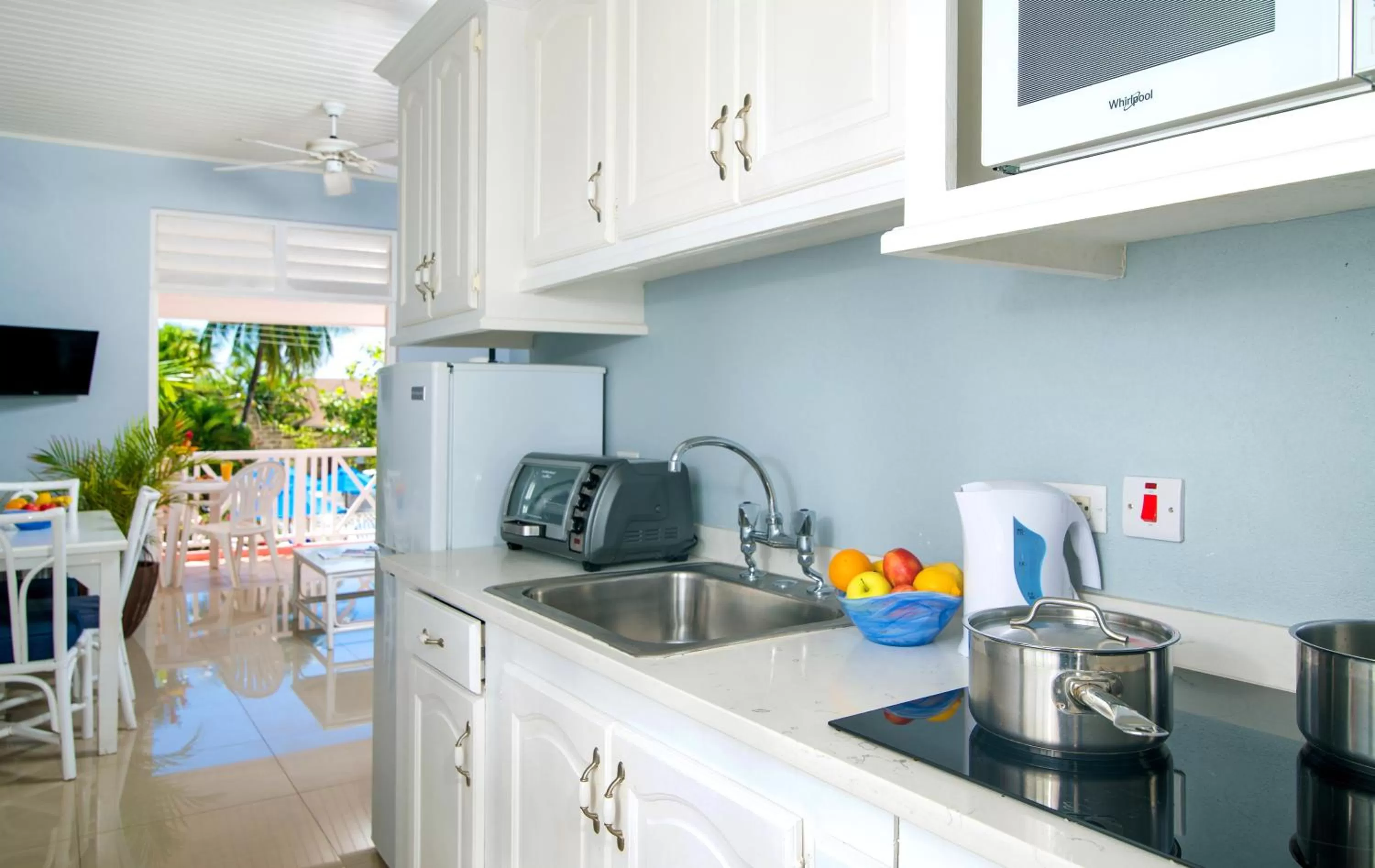 Kitchen or kitchenette in Dover Beach Hotel