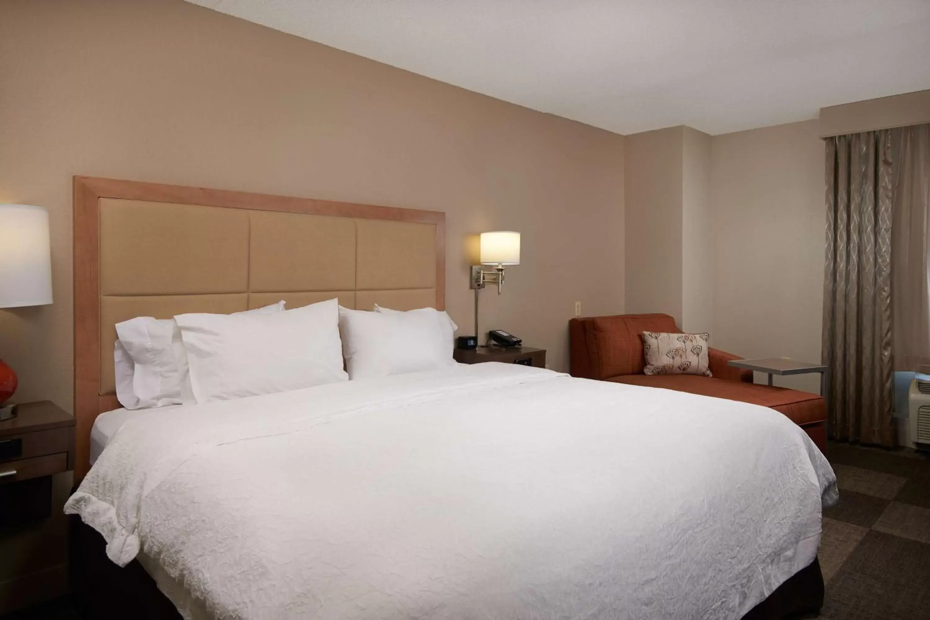 Living room, Bed in Hampton Inn & Suites Phoenix/Scottsdale