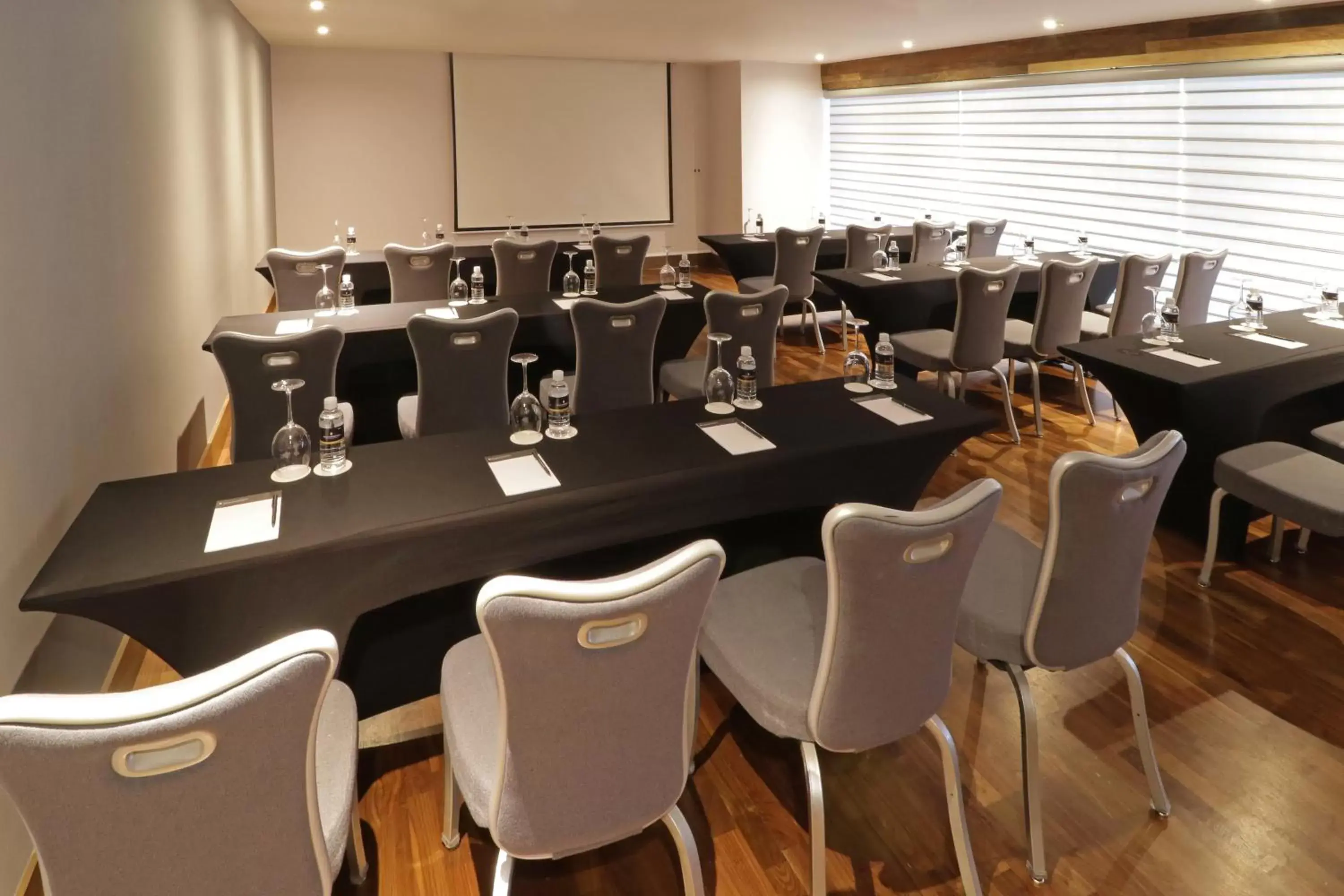 Meeting/conference room in Hotel InterContinental Cartagena, an IHG Hotel