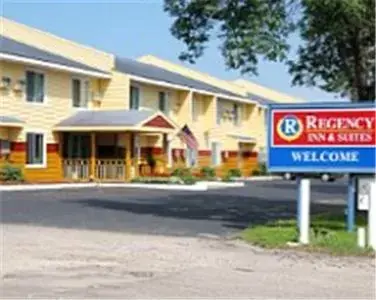 Facade/entrance in Regency Inn & Suites Faribault