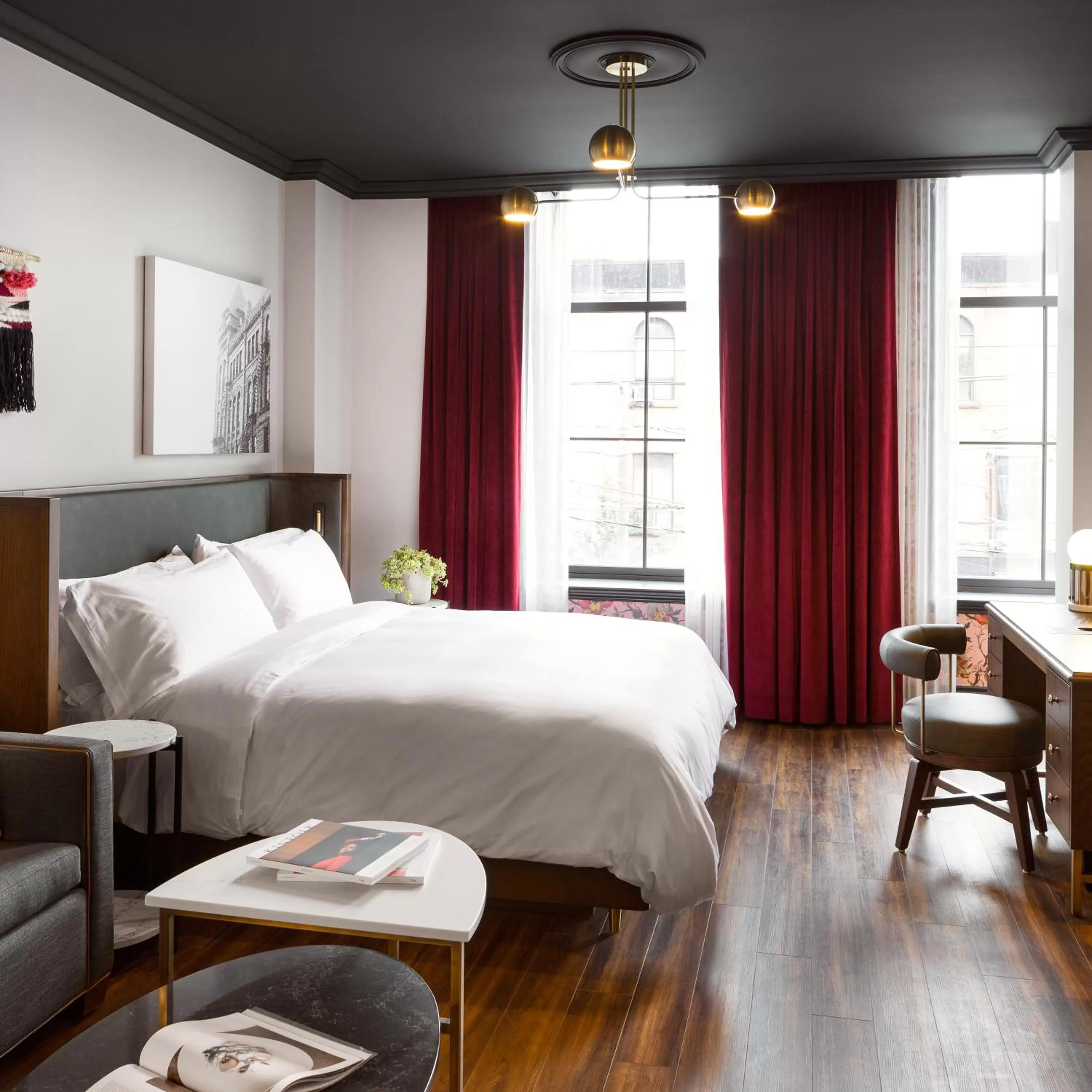 Photo of the whole room, Bed in The Broadview Hotel