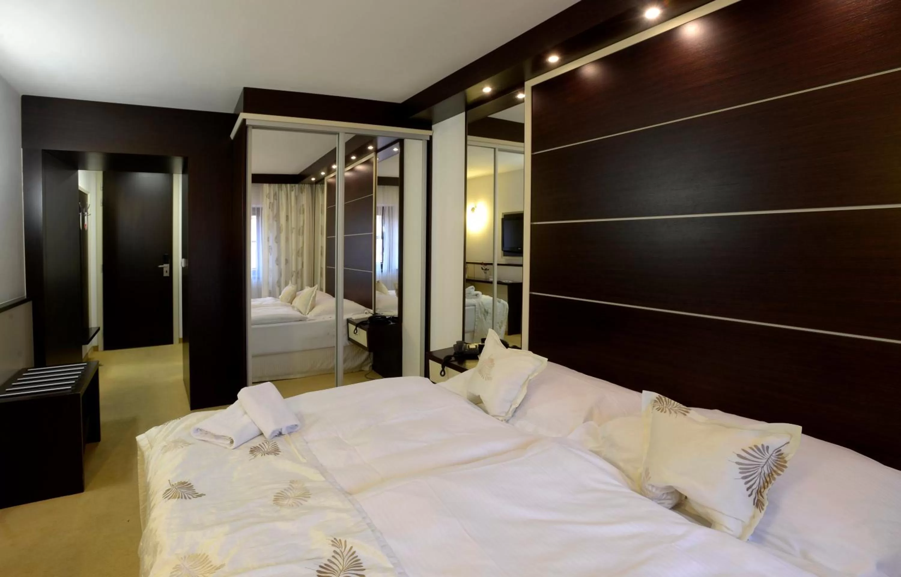 Photo of the whole room, Bed in Hotel Grand