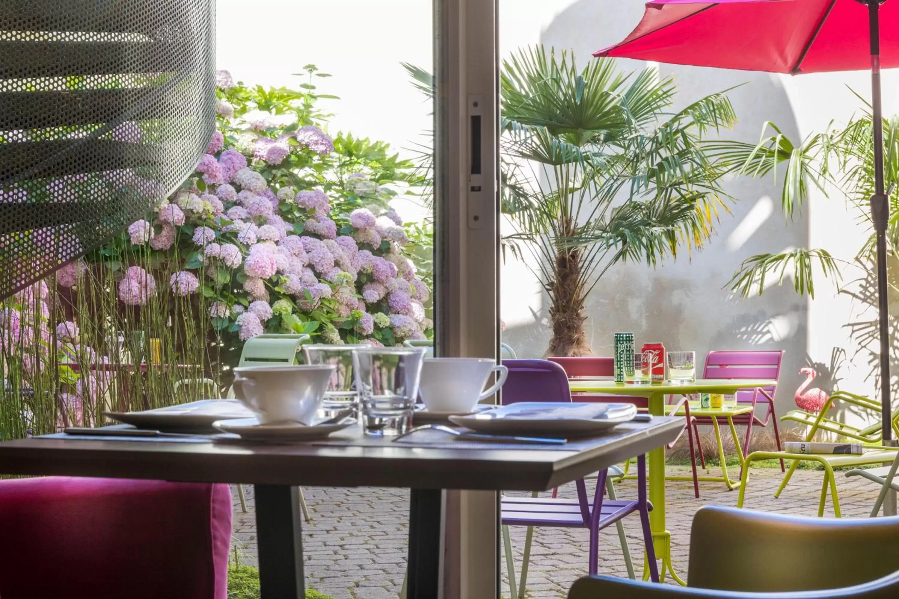 Garden, Restaurant/Places to Eat in Hotel Acanthe - Boulogne Billancourt